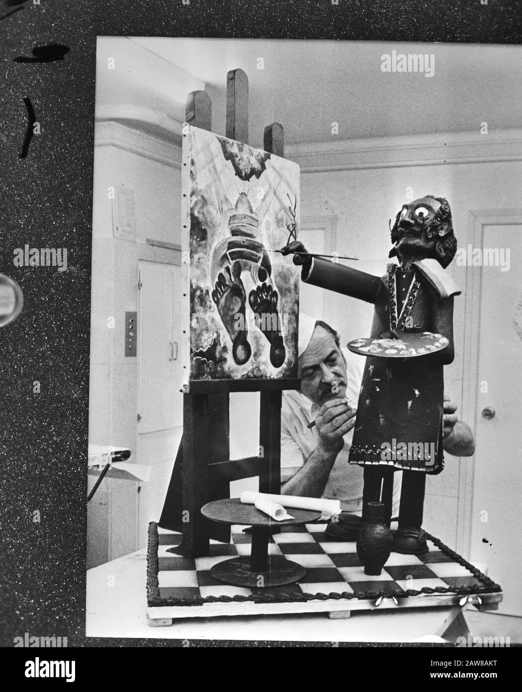 Arte del cioccolato in Spagna; cioccolato Salvador Dali al lavoro Data: 7 aprile 1975 Località: Spagna Parole Chiave: Cioccolato, arte Foto Stock