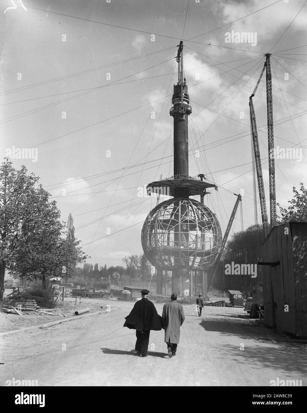 Build World's Fair in Brussels Annotation: Structure of the Atomium Date: April 11, 1957 Location: Brussels Keywords: World's Fair Foto Stock