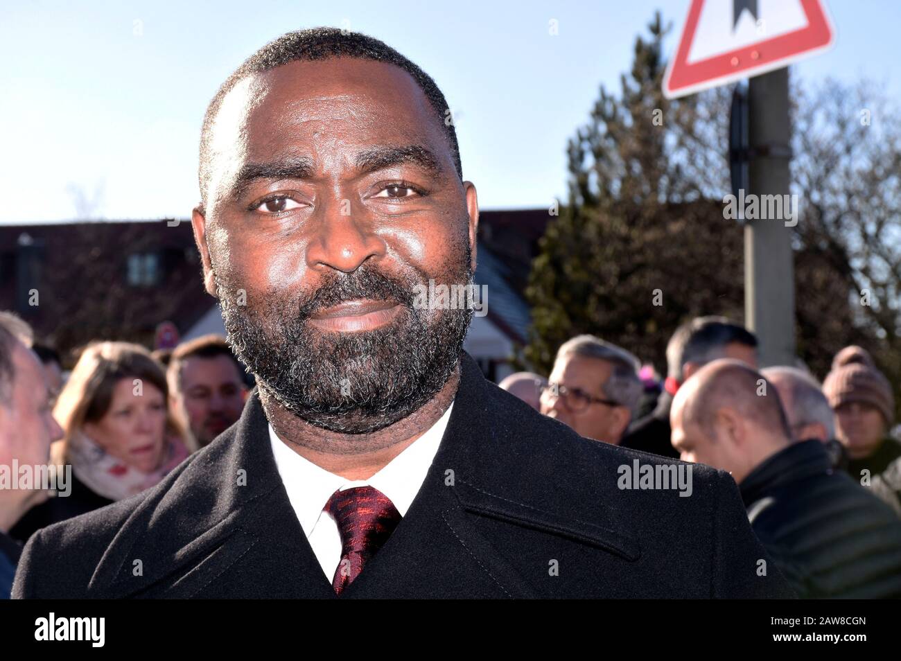 Monaco, Germania. 06th Feb, 2020. Andy Cole, che ha gettato le fondamenta per una vetrina commemorativa per il 62nd anniversario del crash aereo a quello che allora era Munchen-Riem Airport, che ha ucciso 23 persone, tra cui otto calciatori Manchester United, su Manchesterplatz. Munchen, febbraio 6th, 2020 | utilizzo credito mondiale: DPA/Alamy Live News Foto Stock