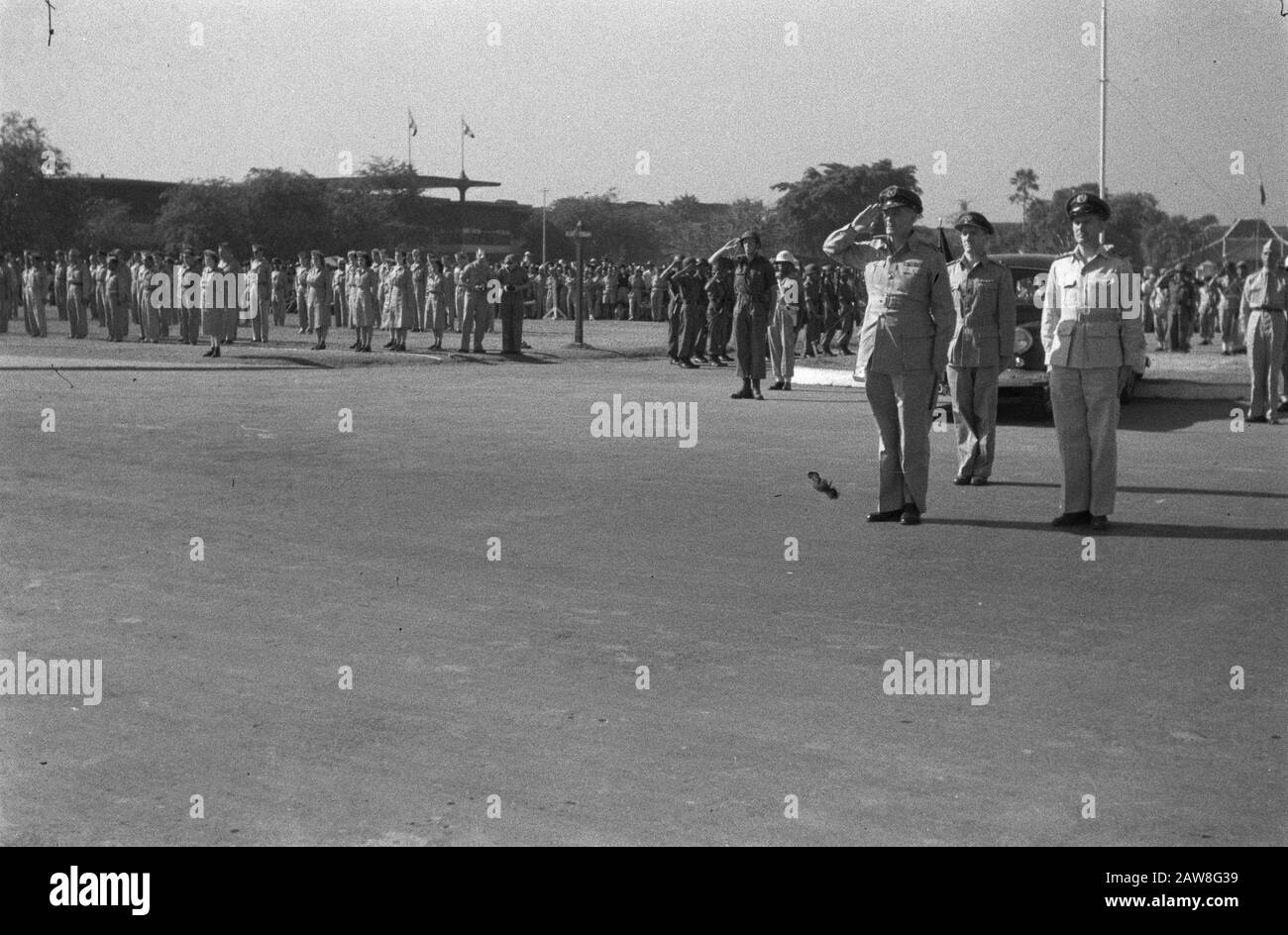 comando transfer gen.maj. Meyer al col. Mollinger il Semarang vallone-vallone indossava gen.maj. J.K. Meyer comando della Divisione B del col. F. Moll Inger. Alla cerimonia erano presenti, tra gli altri, il comandante dell'esercito e la Recomba di Giava Centrale. Data: 14 Settembre 1949 Luogo: Indonesia Indie Orientali Olandesi Foto Stock