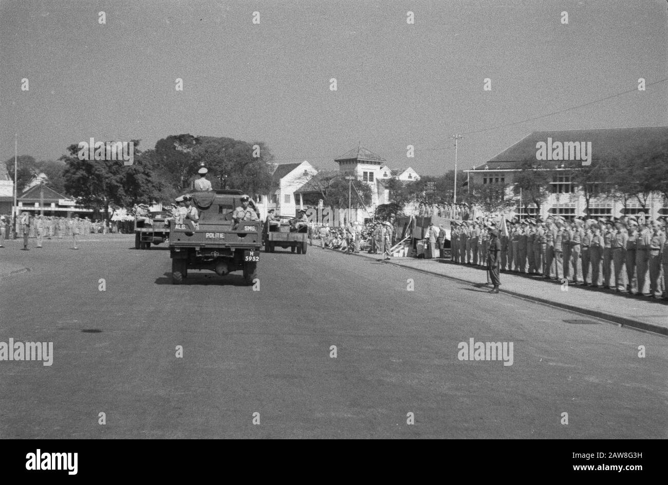 comando transfer gen.maj. Meyer al col. Mollinger il Semarang vallone-vallone indossava gen.maj. J.K. Meyer comando della Divisione B del col. F. Moll Inger. Alla cerimonia erano presenti, tra gli altri, il comandante dell'esercito e la Recomba di Giava Centrale. Data: 14 Settembre 1949 Luogo: Indonesia Indie Orientali Olandesi Foto Stock