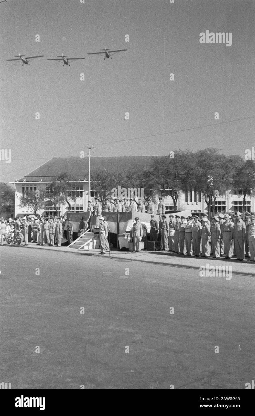 comando transfer gen.maj. Meyer al col. Mollinger il Semarang vallone-vallone indossava gen.maj. J.K. Meyer comando della Divisione B del col. F. Moll Inger. Alla cerimonia erano presenti, tra gli altri, il comandante dell'esercito e la Recomba di Giava Centrale. Data: 14 Settembre 1949 Luogo: Indonesia Indie Orientali Olandesi Foto Stock