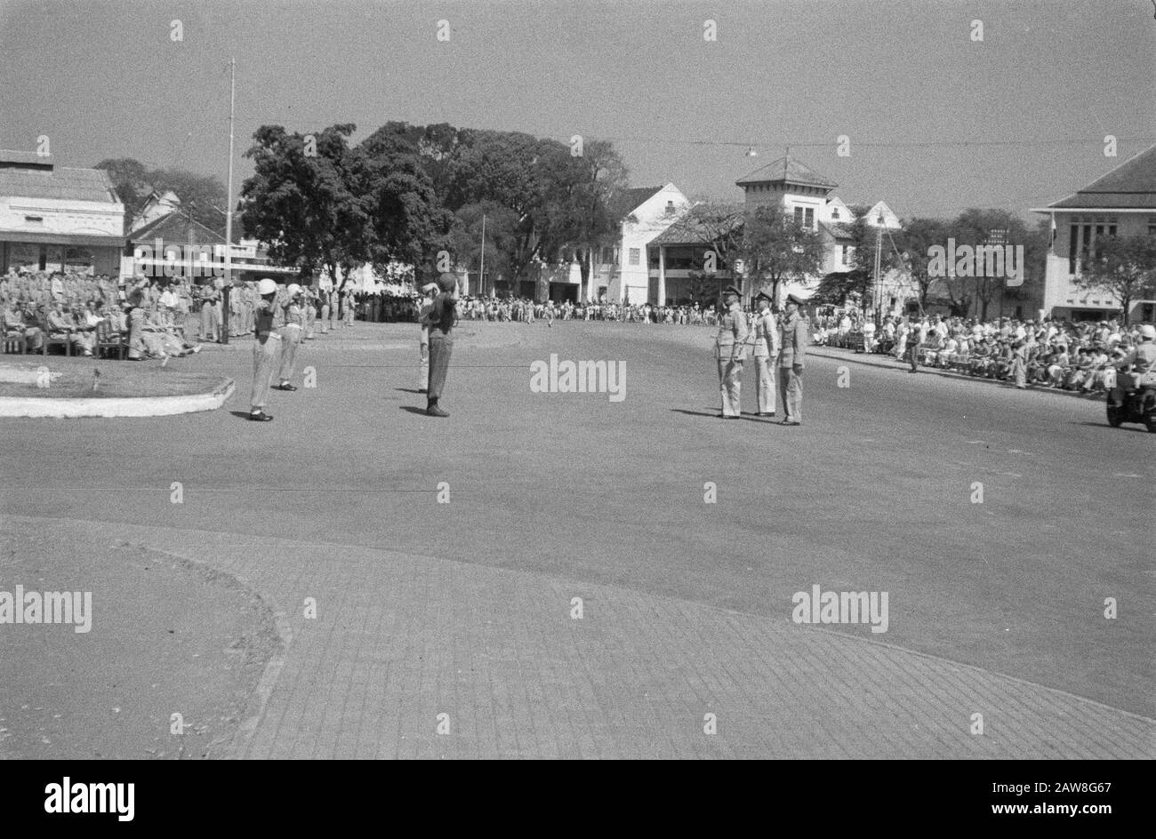 comando transfer gen.maj. Meyer al col. Mollinger il Semarang vallone-vallone indossava gen.maj. J.K. Meyer comando della Divisione B del col. F. Moll Inger. Alla cerimonia erano presenti, tra gli altri, il comandante dell'esercito e la Recomba di Giava Centrale. Data: 14 Settembre 1949 Luogo: Indonesia Indie Orientali Olandesi Foto Stock