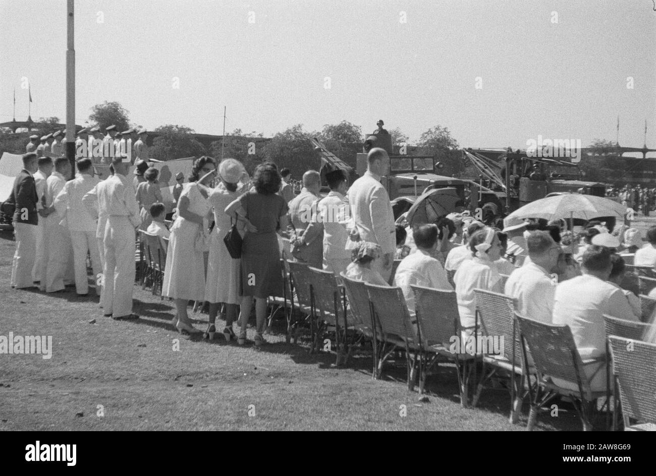 comando transfer gen.maj. Meyer al col. Mollinger il Semarang vallone-vallone indossava gen.maj. J.K. Meyer comando della Divisione B del col. F. Moll Inger. Alla cerimonia erano presenti, tra gli altri, il comandante dell'esercito e la Recomba di Giava Centrale. Data: 14 Settembre 1949 Luogo: Indonesia Indie Orientali Olandesi Foto Stock
