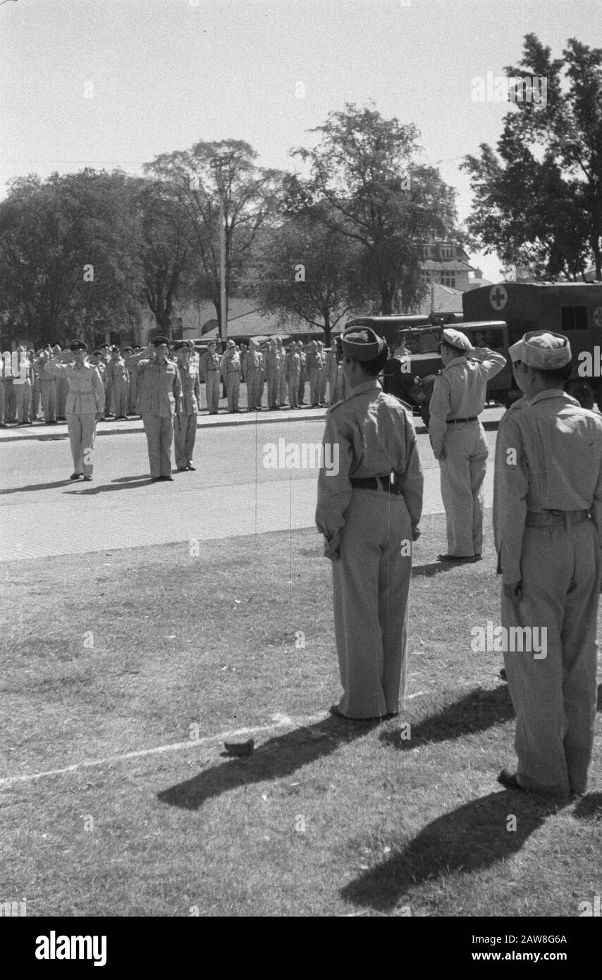 comando transfer gen.maj. Meyer al col. Mollinger il Semarang vallone-vallone indossava gen.maj. J.K. Meyer comando della Divisione B del col. F. Moll Inger. Alla cerimonia erano presenti, tra gli altri, il comandante dell'esercito e la Recomba di Giava Centrale. Data: 14 Settembre 1949 Luogo: Indonesia Indie Orientali Olandesi Foto Stock