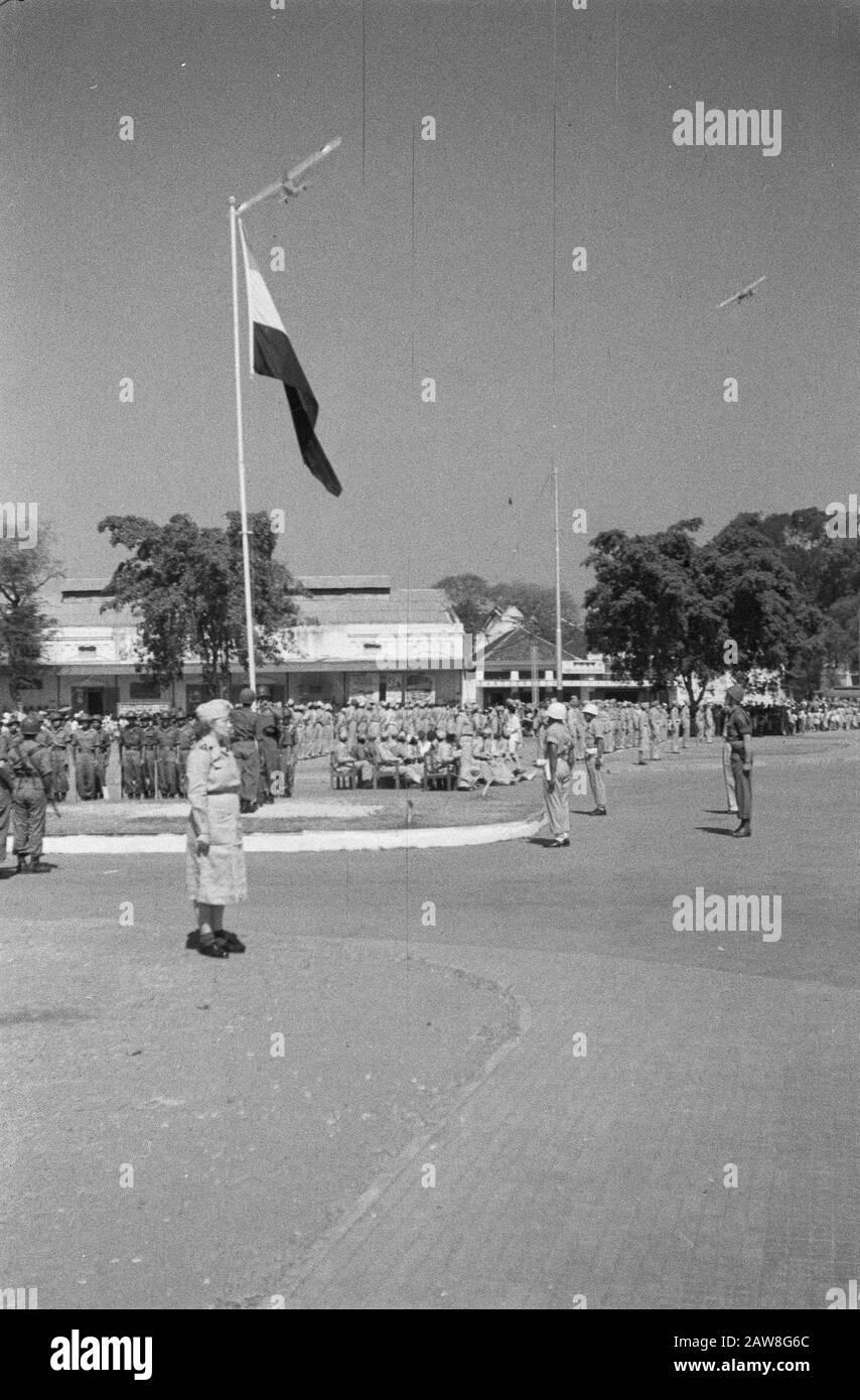 comando transfer gen.maj. Meyer al col. Mollinger il Semarang vallone-vallone indossava gen.maj. J.K. Meyer comando della Divisione B del col. F. Moll Inger. Alla cerimonia erano presenti, tra gli altri, il comandante dell'esercito e la Recomba di Giava Centrale. Data: 14 Settembre 1949 Luogo: Indonesia Indie Orientali Olandesi Foto Stock
