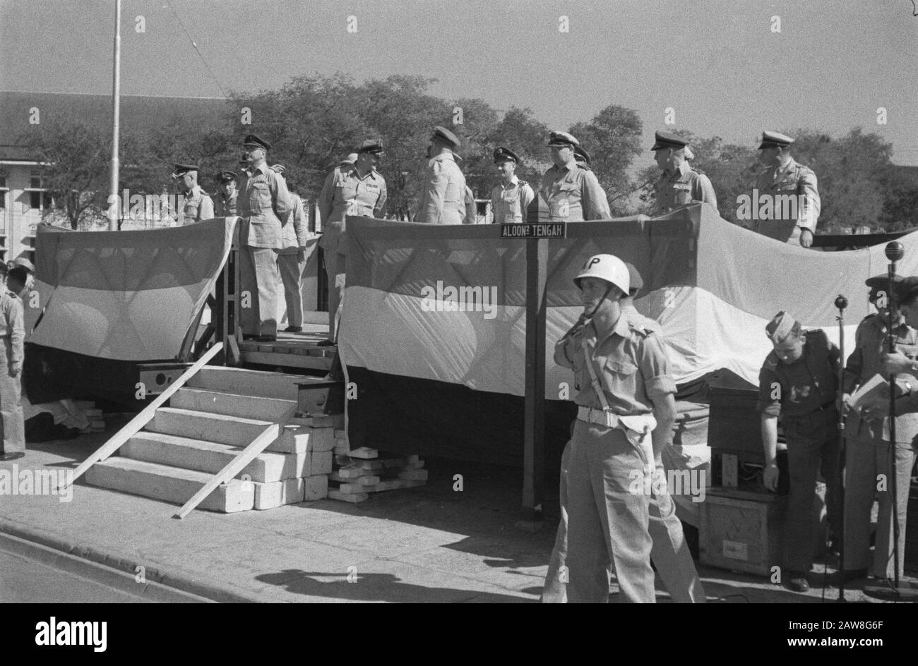 comando transfer gen.maj. Meyer al col. Mollinger il Semarang vallone-vallone indossava gen.maj. J.K. Meyer comando della Divisione B del col. F. Moll Inger. Alla cerimonia erano presenti, tra gli altri, il comandante dell'esercito e la Recomba di Giava Centrale. Data: 14 Settembre 1949 Luogo: Indonesia Indie Orientali Olandesi Foto Stock