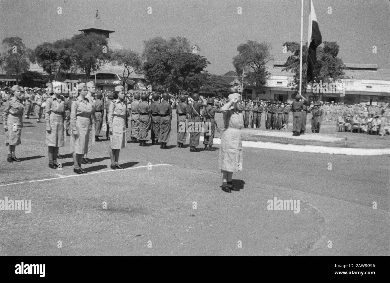 comando transfer gen.maj. Meyer al col. Mollinger il Semarang vallone-vallone indossava gen.maj. J.K. Meyer comando della Divisione B del col. F. Moll Inger. Alla cerimonia erano presenti, tra gli altri, il comandante dell'esercito e la Recomba di Giava Centrale. Data: 14 Settembre 1949 Luogo: Indonesia Indie Orientali Olandesi Foto Stock