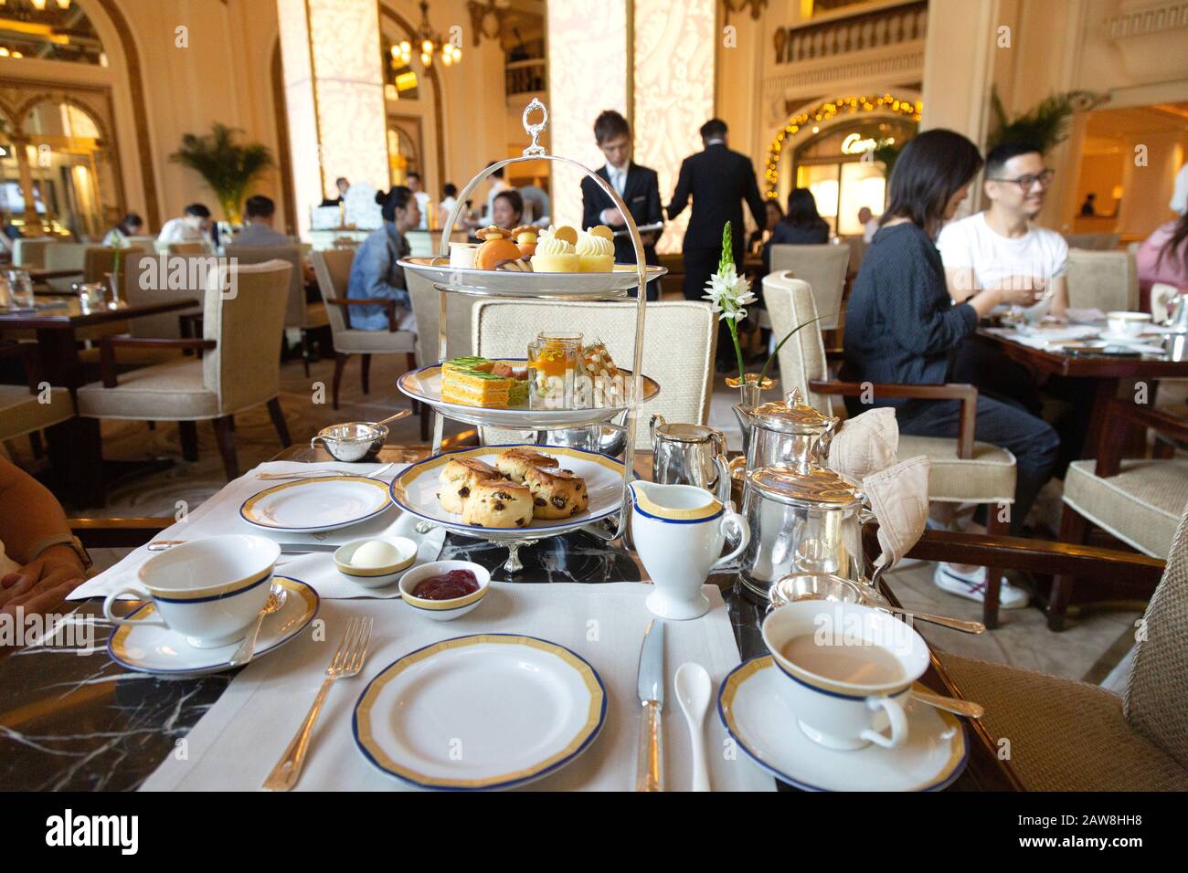 Hong Kong Hotel; Tavolo Per Tè Pomeridiano, Peninsula Hotel, Hong Kong Asia Foto Stock