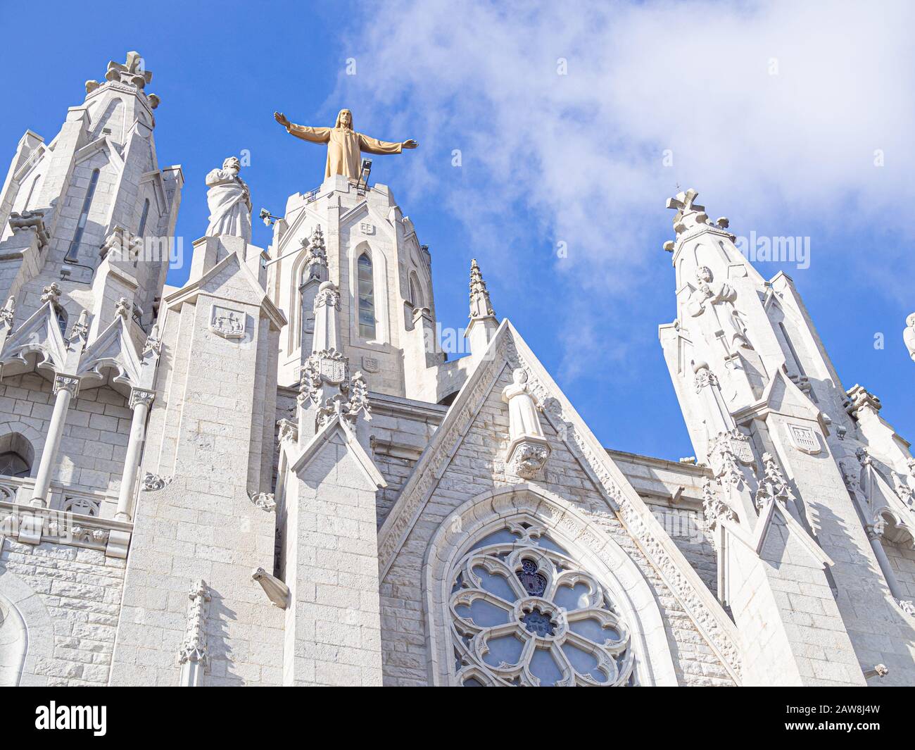 Tempio Sacro Cuore di Gesù facciata sulla cima del Monte Tibidabo a Barcellona (Spagna) Foto Stock