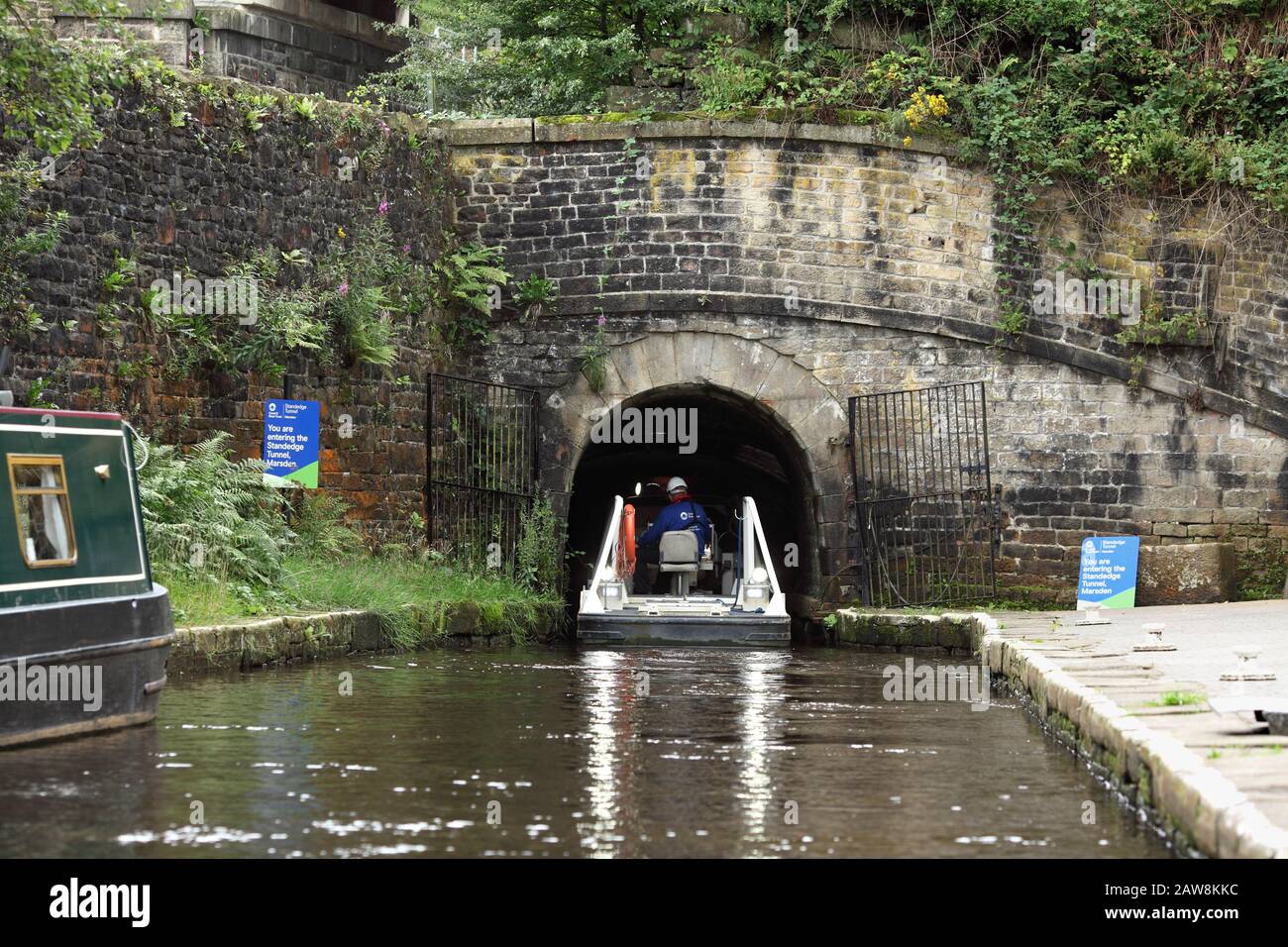 L'ingresso nord-est al tunnel del canale di Standedge, vicino a Marsden, West Yorkshire. Foto Stock