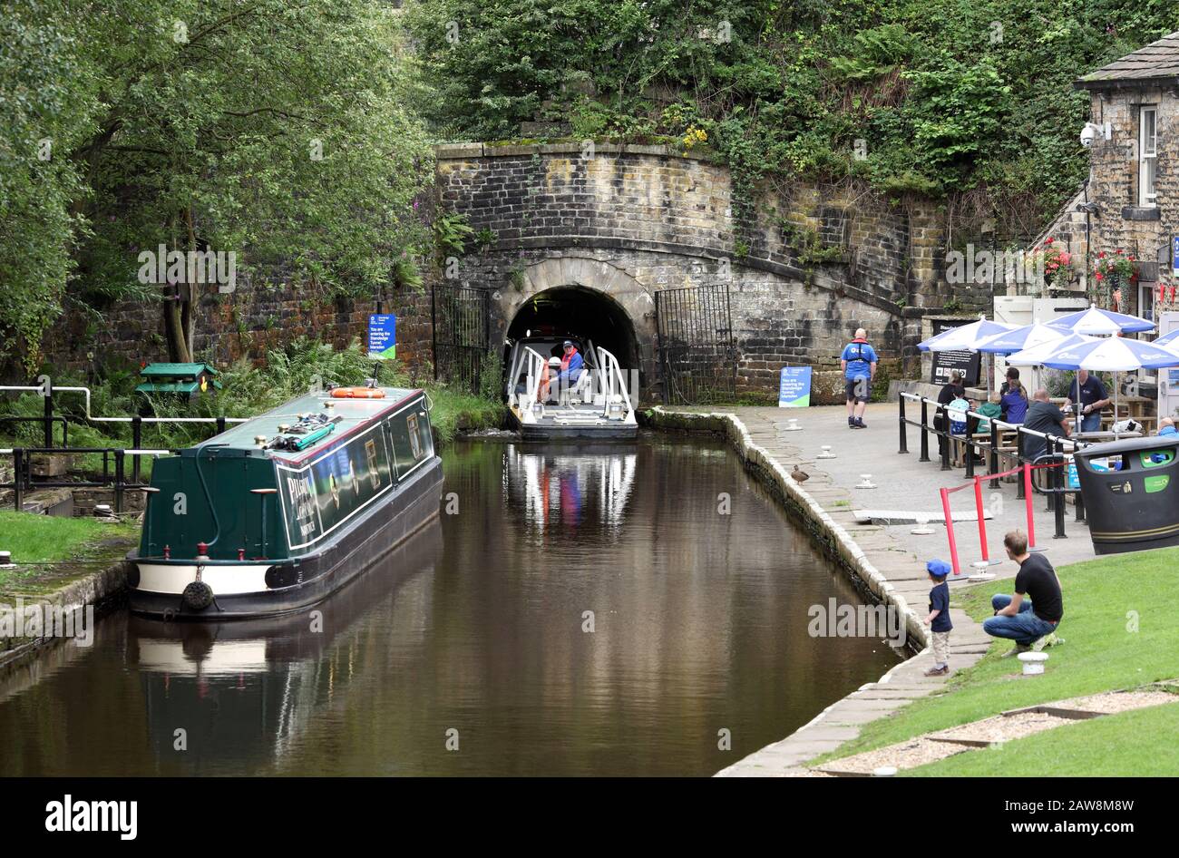 L'ingresso nord-est al tunnel del canale di Standedge, vicino a Marsden, West Yorkshire. Foto Stock