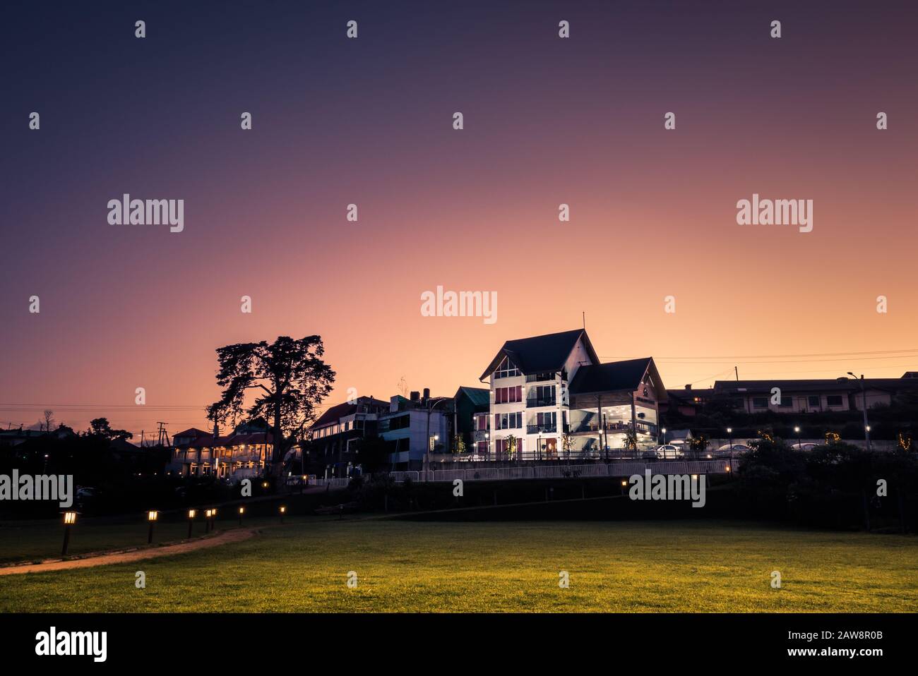 Il lato opposto del lago Gregorio, Nuwara Eliya Foto Stock