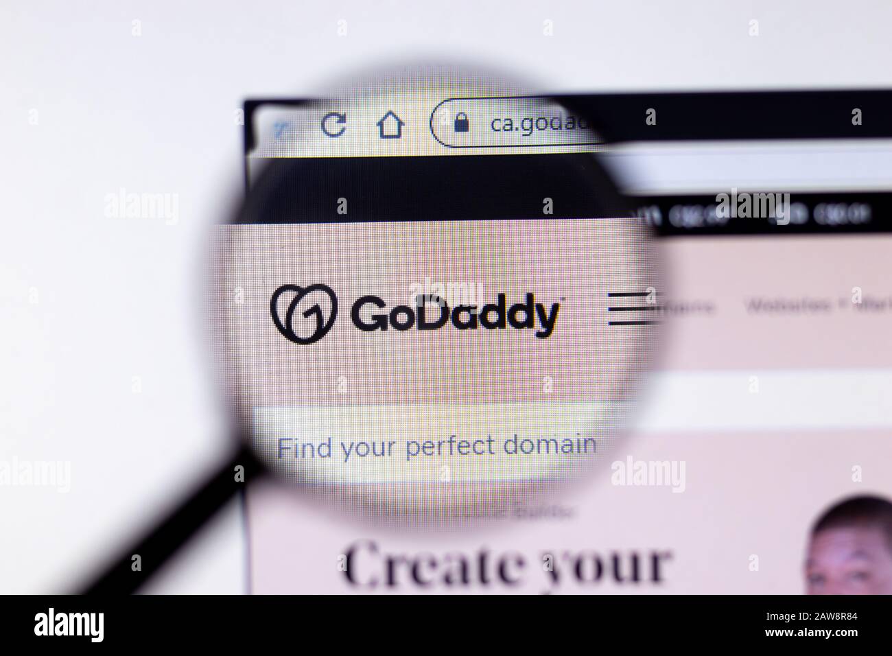 New York City, USA - 5 febbraio 2020: Primo piano della pagina del sito GoDaddy, Editoriale Illustrativo Foto Stock