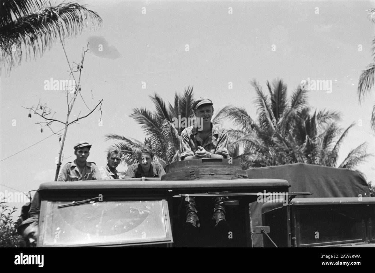 Azioni di purificazione II-2 RVA a Salatiga Reksosari: La colonna 2-2 RVA è roadworthy Data: Ottobre 23, 1947 Località: Indonesia Indie orientali olandesi Foto Stock