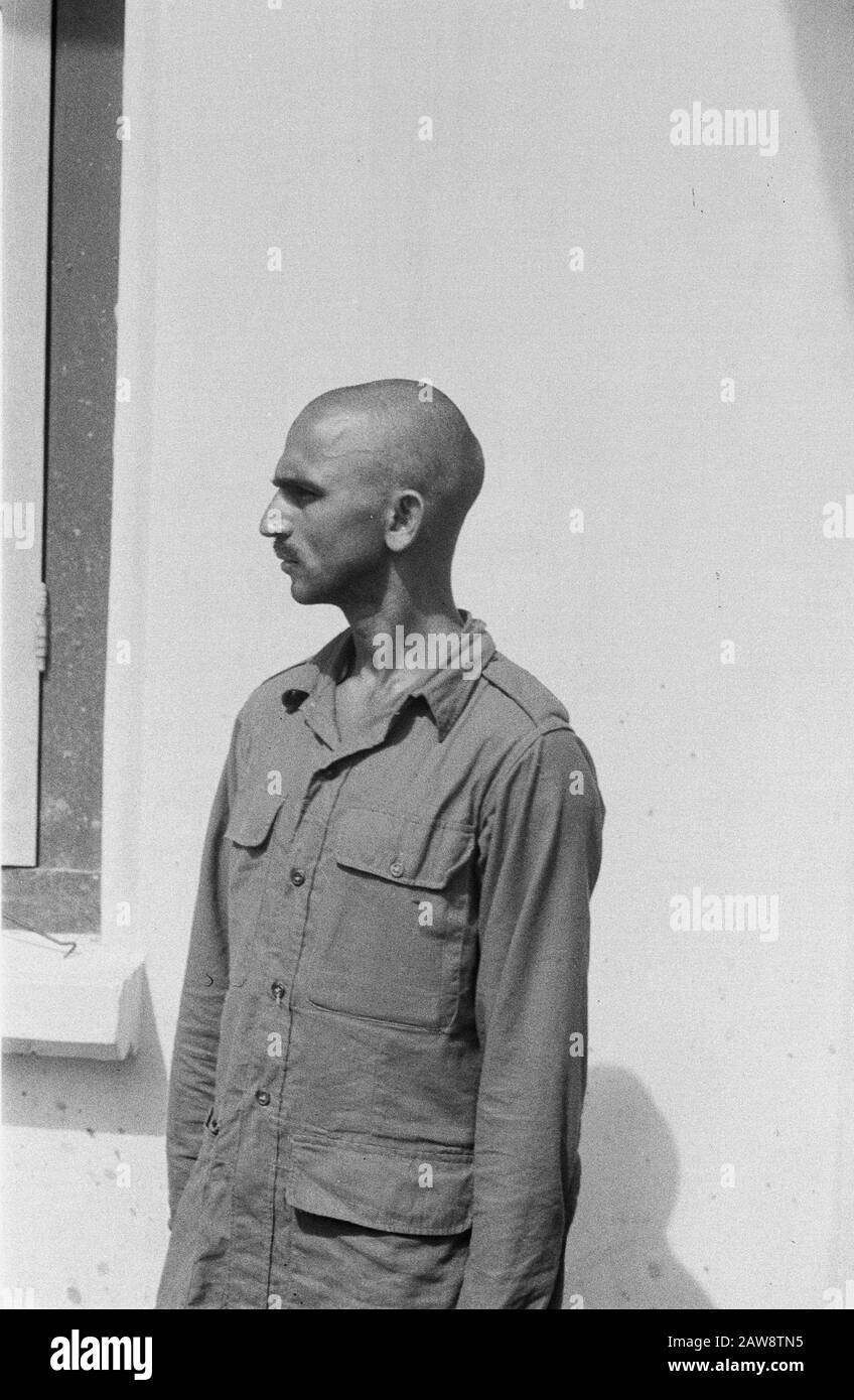 Prigioniero degli Indiani britannici e Di Japs Medan. Uno dei North Sumatra catturò i deserters indiani: Mohamad Amir, un caporale del 15th corpo indiano e ora capitano del TNI Data: 1 agosto 1947 Località: Indonesia, Indie orientali olandesi, Sumatra Foto Stock Prigioniero degli Indiani britannici e Di Japs Medan. Uno dei North Sumatra catturò i deserters indiani: Mohamad Amir, un caporale del 15th corpo indiano e ora capitano del TNI Data: 1 agosto 1947 Località: Indonesia, Indie orientali olandesi, Sumatra Foto Stock