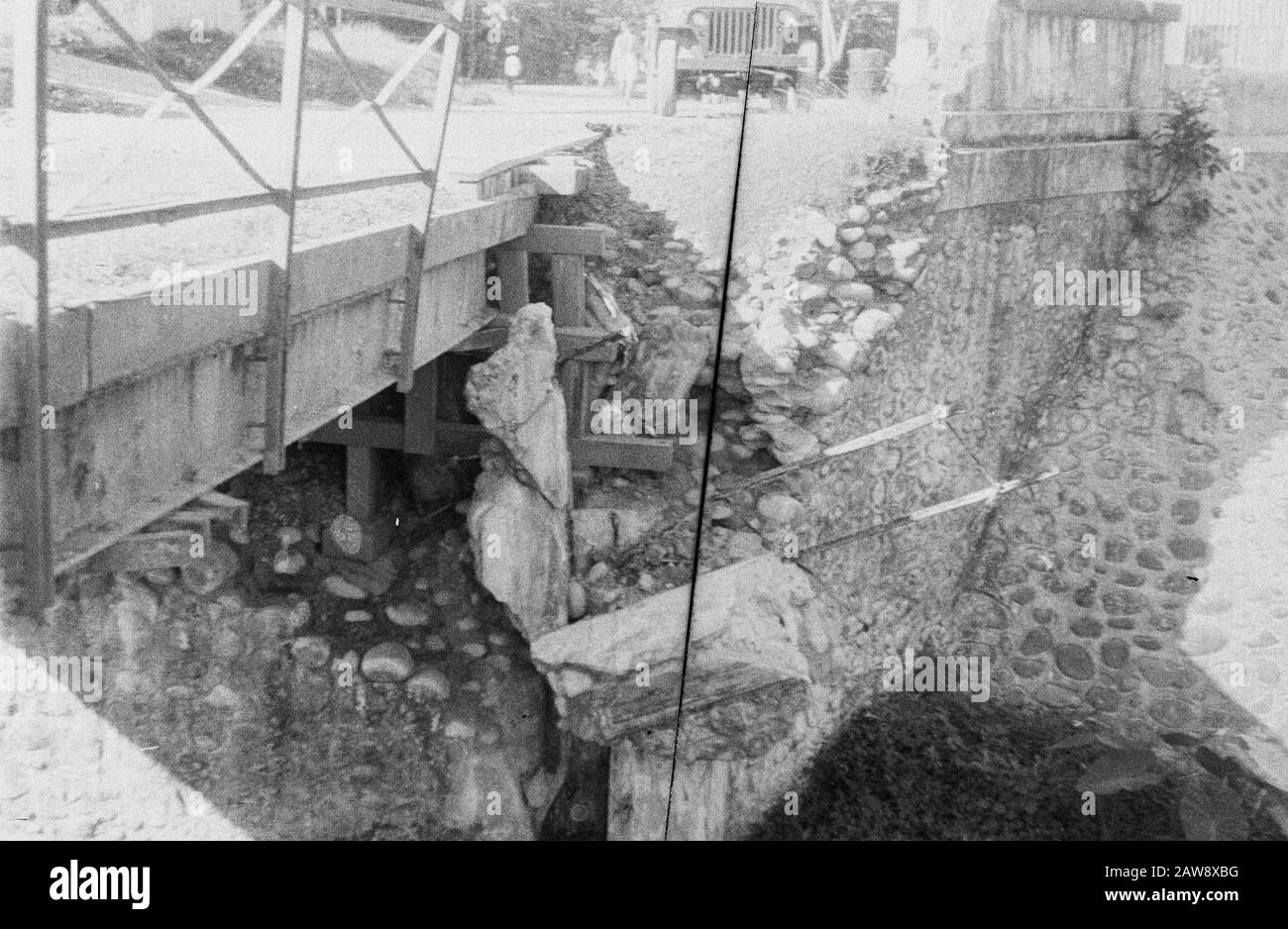 Destruction TRI, azione Padang Padang settore: Ponte distrutto Data: 20 luglio 1947 Località: Indonesia Indie orientali olandesi Foto Stock