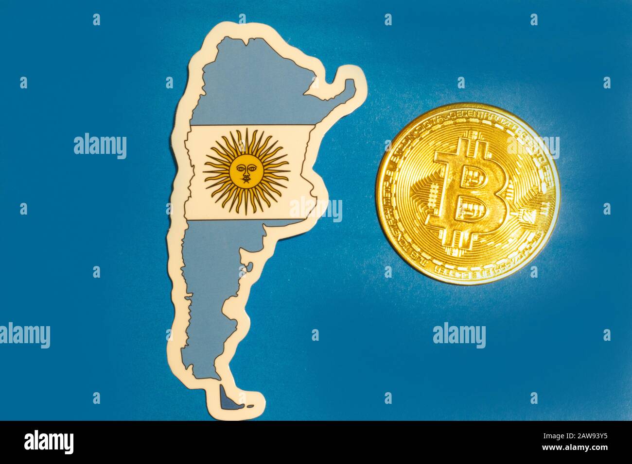 Argentina Bandiera con Bitcoin piatto lay per illustrazione. Criptovaluta btc concetto di legge Foto Stock