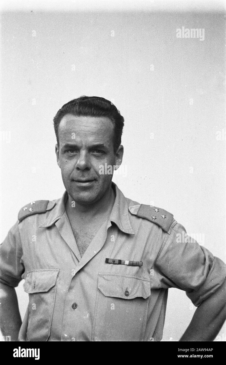 Ritratto immagini (varie) [Fotografie passaporto] Ritratto di un capitano Data: 01/01/1947 luogo: Indonesia Indie Orientali olandesi : Unknown / DLC Copyright Titolare: National Archives Materiale tipo: Negativo (bianco / nero) archivio numero di inventario: Vedi accesso 2.24.04.02 Foto Stock