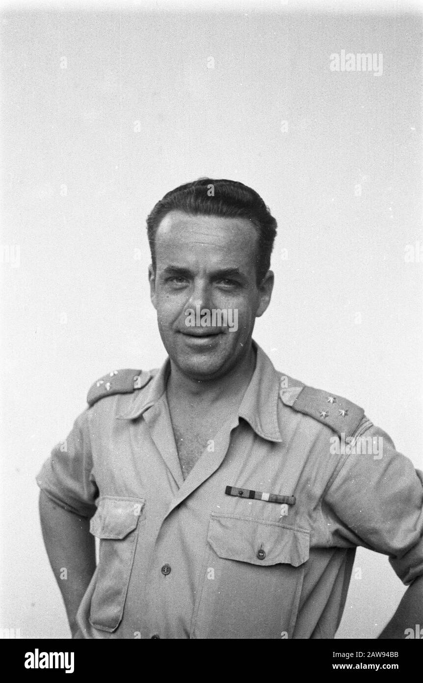 Ritratto immagini (varie) [Fotografie passaporto] Ritratto di un capitano Data: 01/01/1947 luogo: Indonesia Indie Orientali olandesi : Unknown / DLC Copyright Titolare: National Archives Materiale tipo: Negativo (bianco / nero) archivio numero di inventario: Vedi accesso 2.24.04.02 Foto Stock