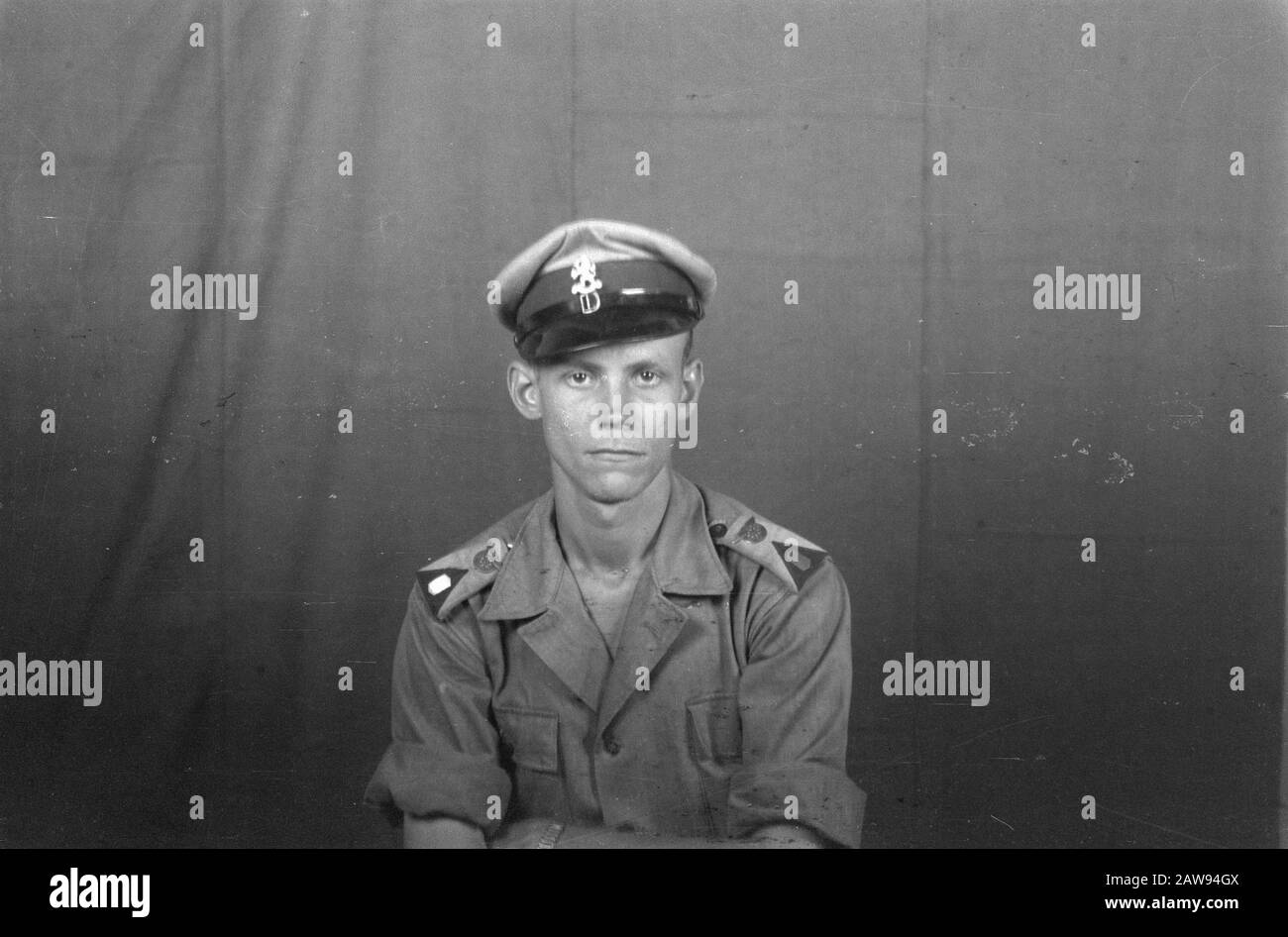 Ritratto immagini (varie) [passaporto fotografie] Corporal o sergente Servizio di trasporto a motore KNIL Data: 01/01/1947 Località: Indonesia, India Olandese Foto Stock