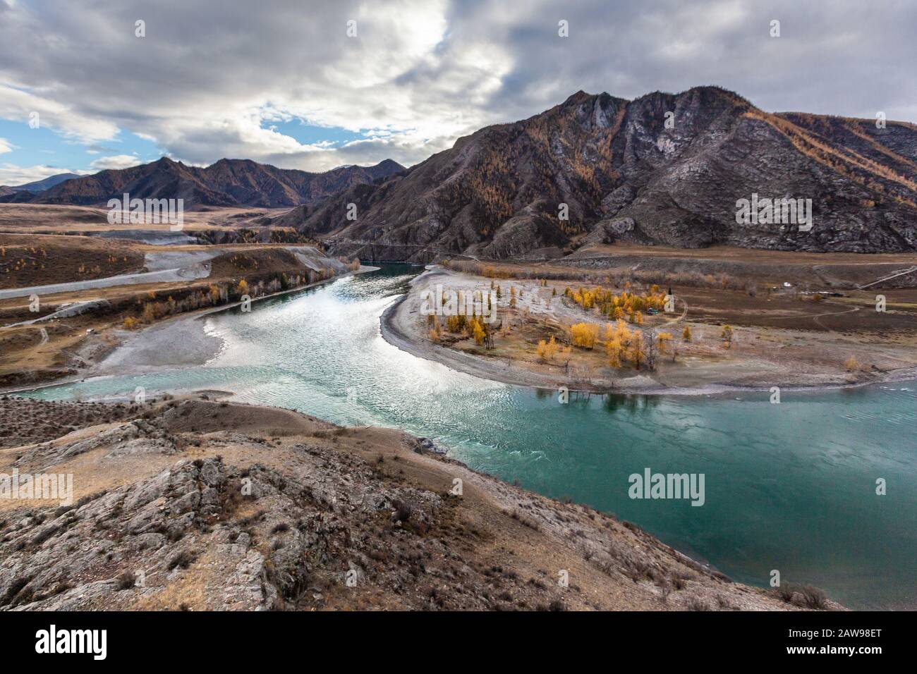 Autunno Altai Repubblica Katun fiume Chuya tratto Foto Stock