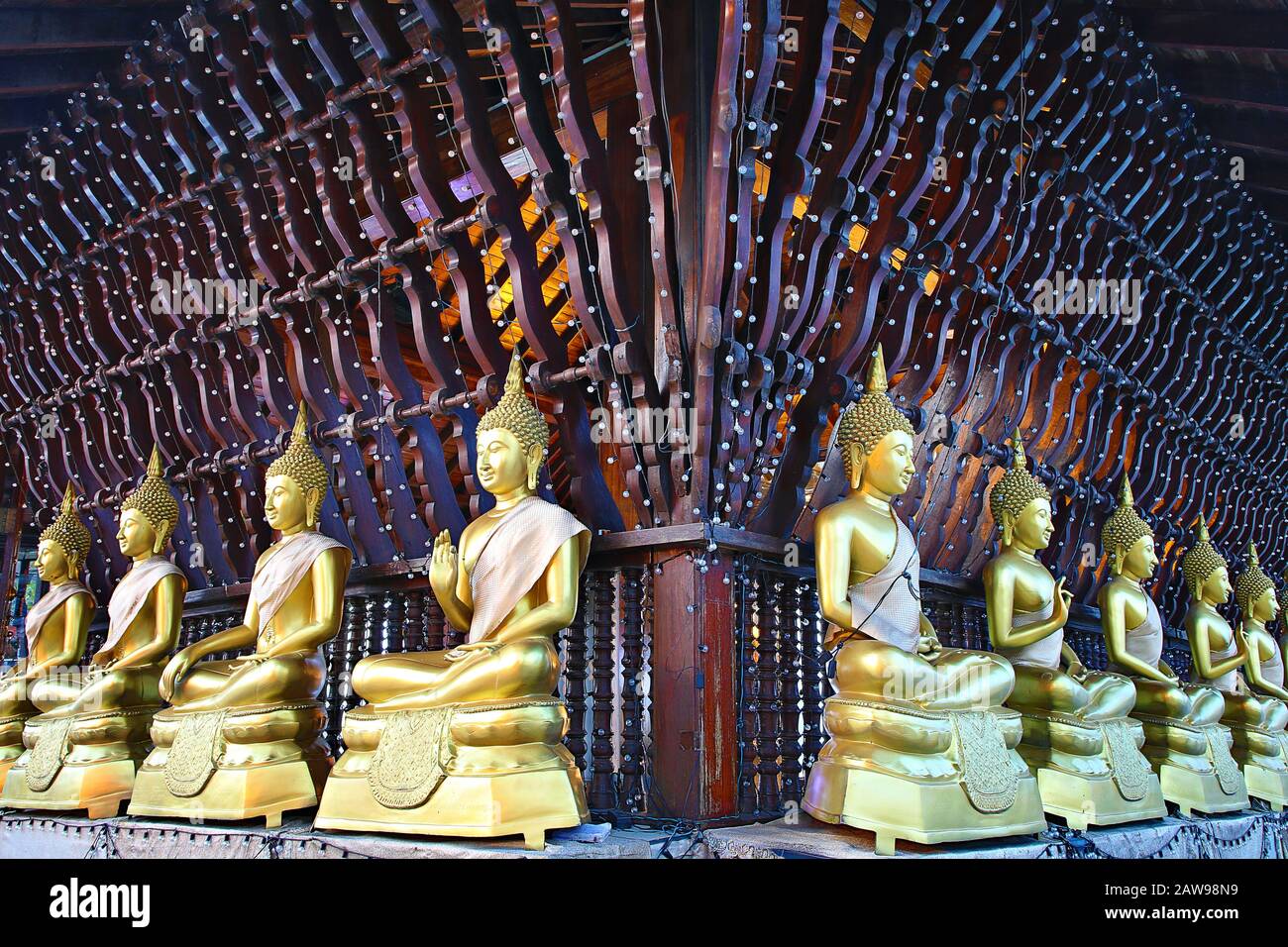 Statue di Buddha al Tempio di Seema Malaka, a Colombo, Sri Lanka Foto Stock
