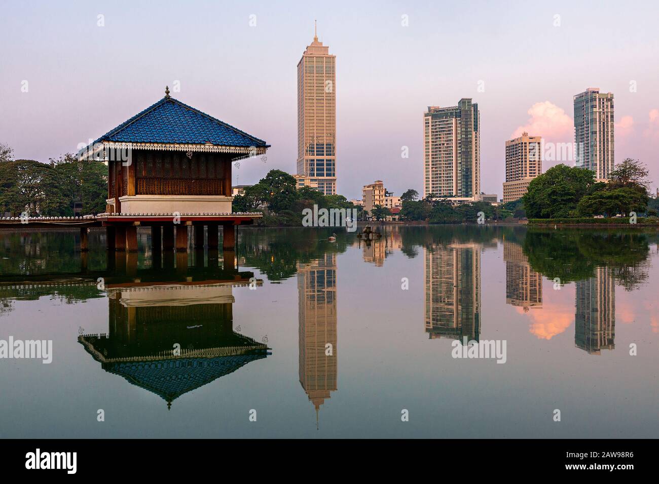 Skyline di Colombo, capitale dello Sri Lanka Foto Stock