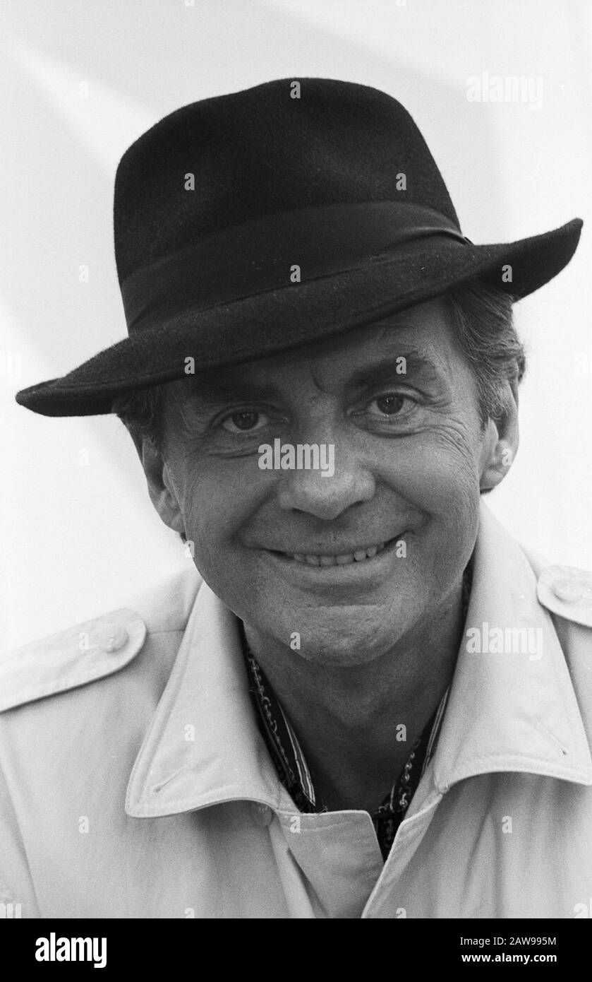 Harald Juhnke, deutscher Schauspieler, Sänger und Entertainer, Deutschland um 1980. Attore, cantante e intrattenitore tedesco Harald Juhnke, Germania intorno al 1980. Foto Stock