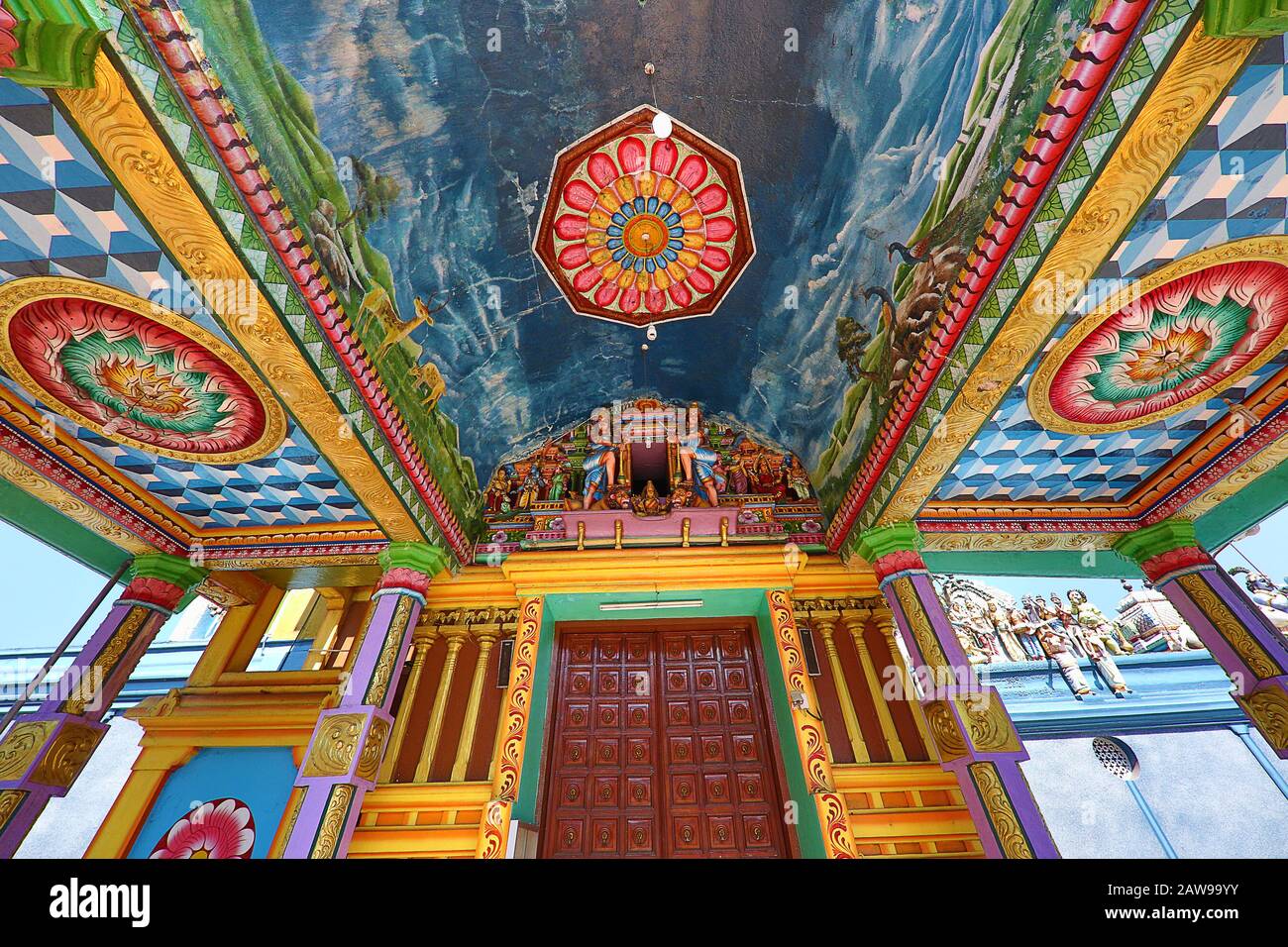 Porta principale del tempio indù del tempio di Mutumariamman, a Matale, Sri Lanka Foto Stock