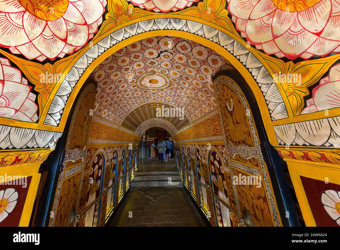 Dettagli interni e camere nel Tempio della Reliquia Dei Denti, a Kandy, Sri Lanka Foto Stock