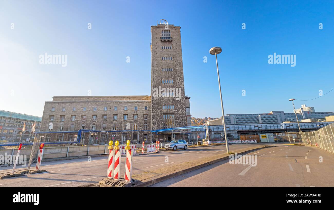 Stoccarda, Germania - 1 novembre 2013: Panorama della stazione ferroviaria centrale (Hauptbahnhof) a Stoccarda, Germania vicino al cantiere di Stoccarda 21. Foto Stock