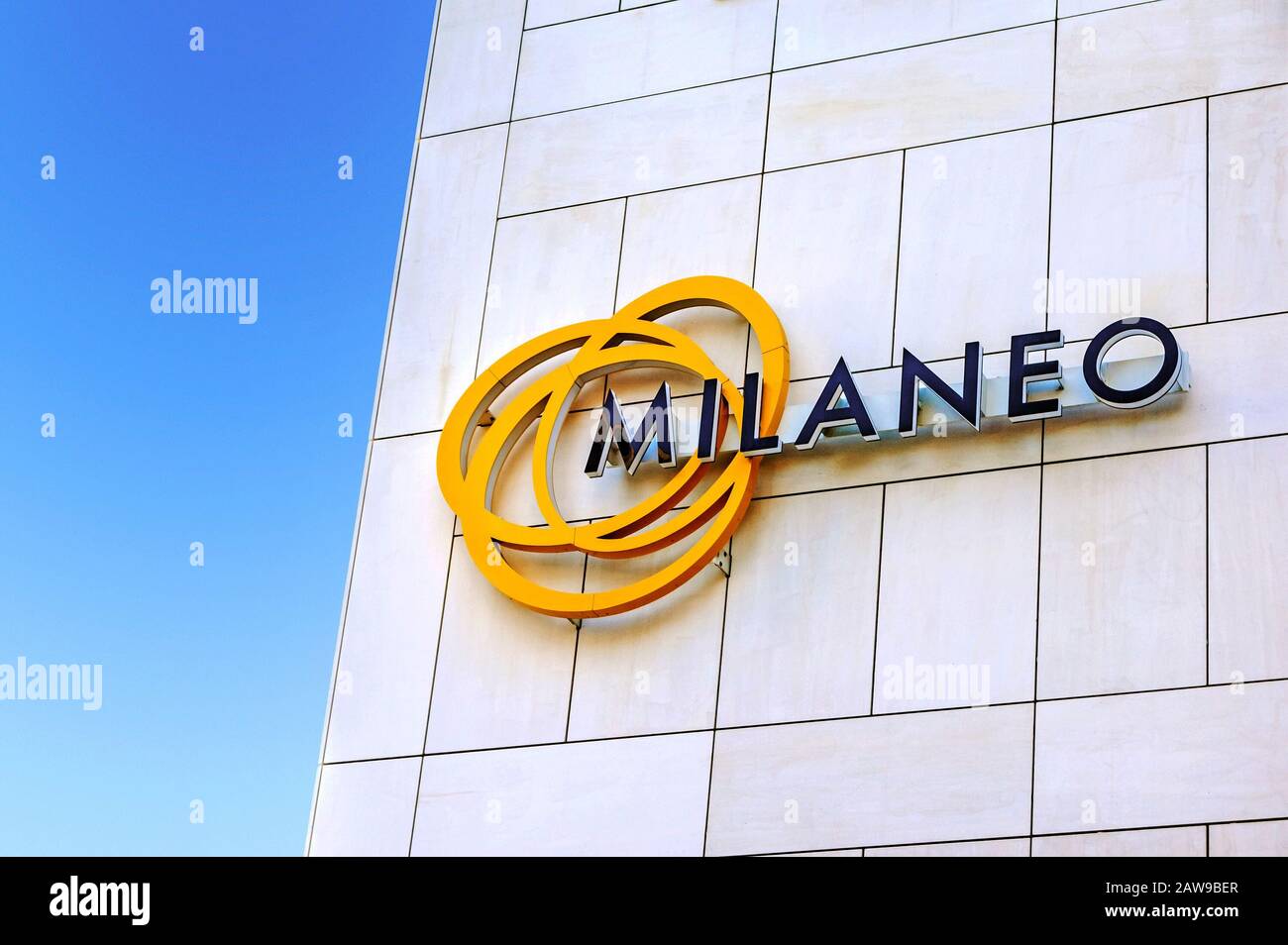 Stoccarda, Germania - 1° novembre 2015: Logo del centro commerciale Milaneo - inaugurato il 9 ottobre 2014. È il più grande centro commerciale della Germania meridionale Foto Stock