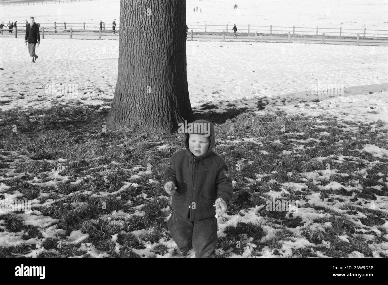 Registrazioni private Data: 1955 Parole Chiave: Scatti all'aperto, bambini Foto Stock
