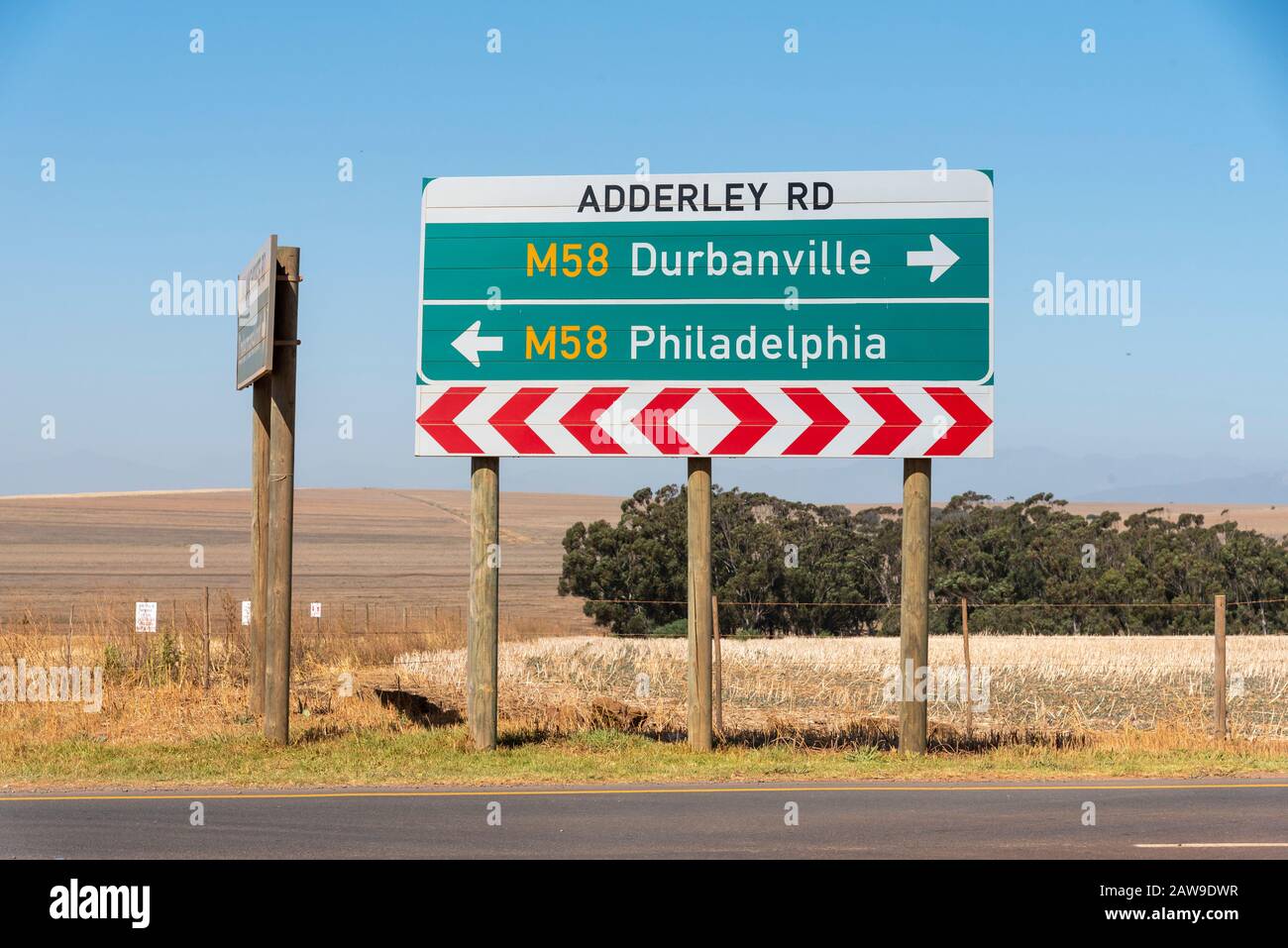 Durbanville, Città Del Capo, Sudafrica. Dicembre 2019. Indicazioni stradali sull'autostrada M58 per Durbanville e Philadelphia Western Cape, Sud Africa Foto Stock