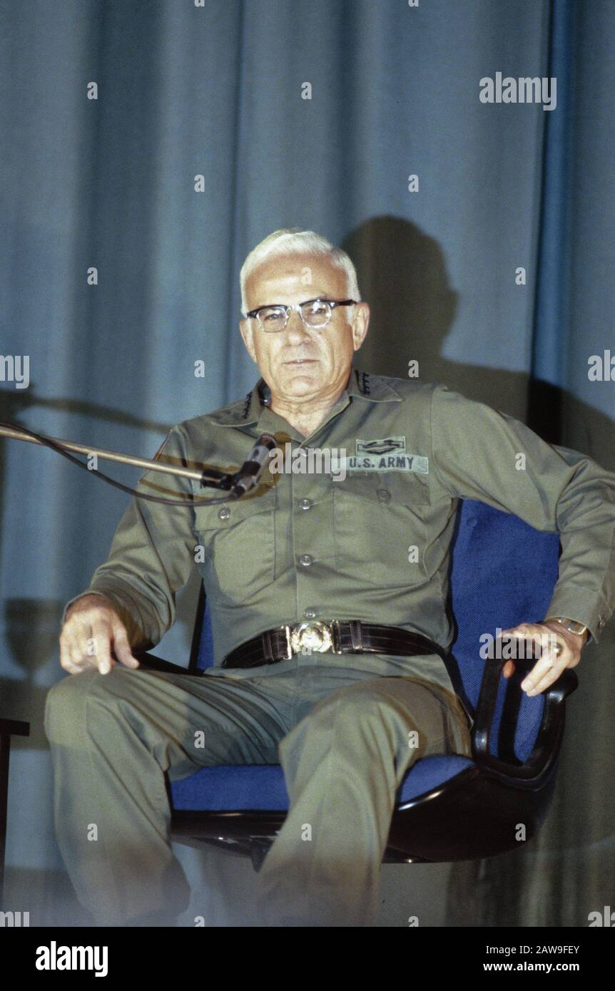 Cerimonia Di Apertura Nato Esercizio Autunno Forge A Ramstein (Germania Occidentale); Senior General Rogers Data: 2 Settembre 1983 Luogo: Germania Parole Chiave: Generali Aperture Istituto Nome: Ramstein Air Base Foto Stock