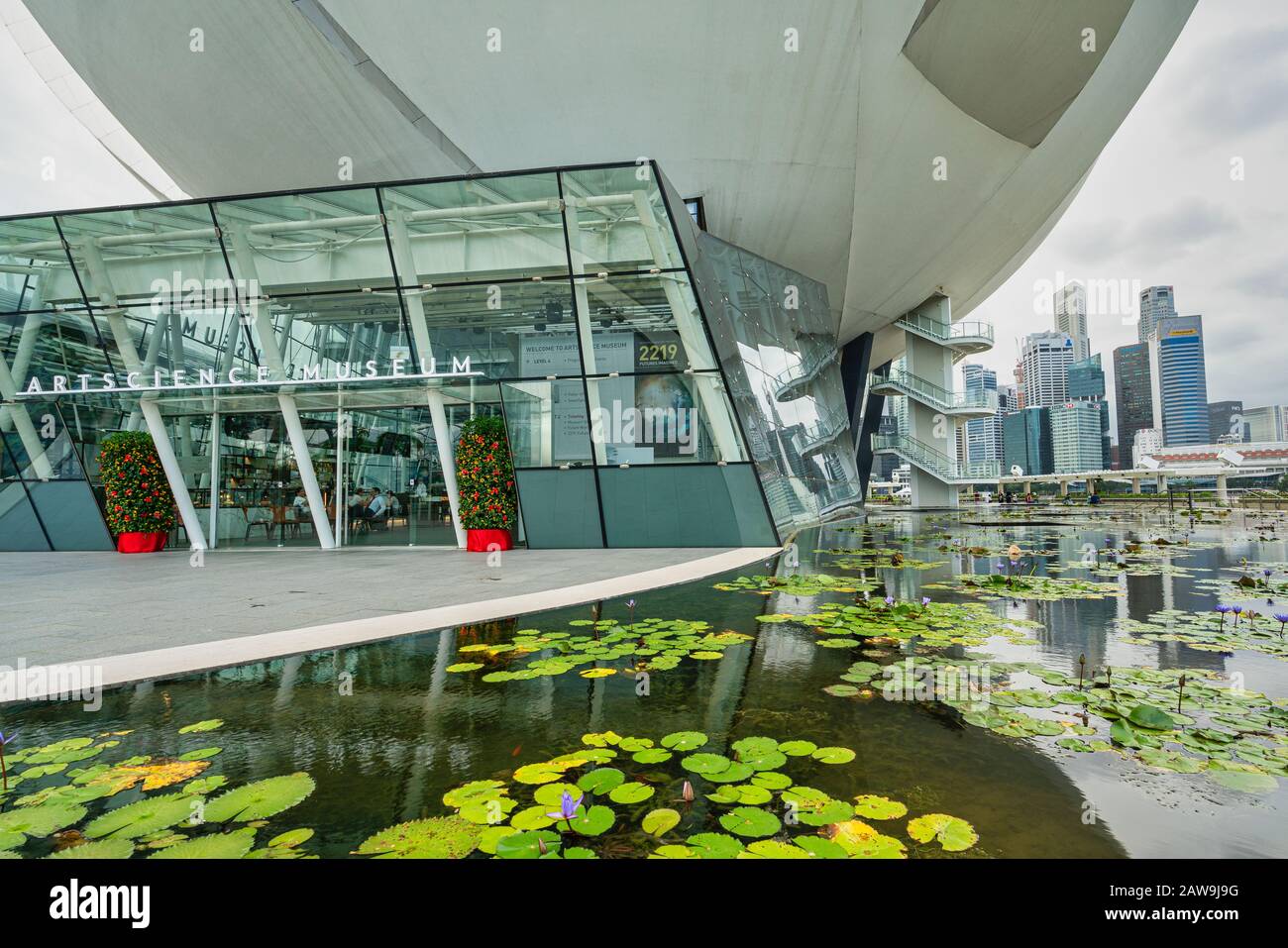 Singapore. Gennaio 2020. Edificio del Museo ArtScience a Marina Bay Foto Stock