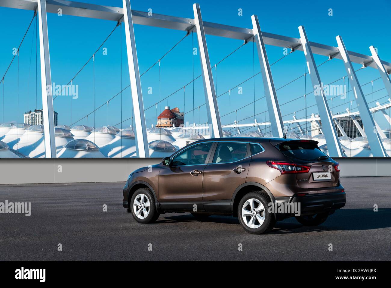 Kiev, Ucraina - Dicembre 2019: Nuova Nissan Qashqai vicino al complesso sportivo Olimpiyskiy Foto Stock