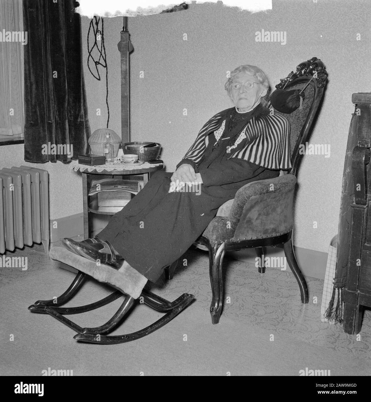 Sig.ra J. M. governatore Hoffman 25 dicembre 100 anni (Warmond) non ancora sala ginnastica Data: 22 dicembre 1953 Ubicazione: Warmond, South Holland Foto Stock