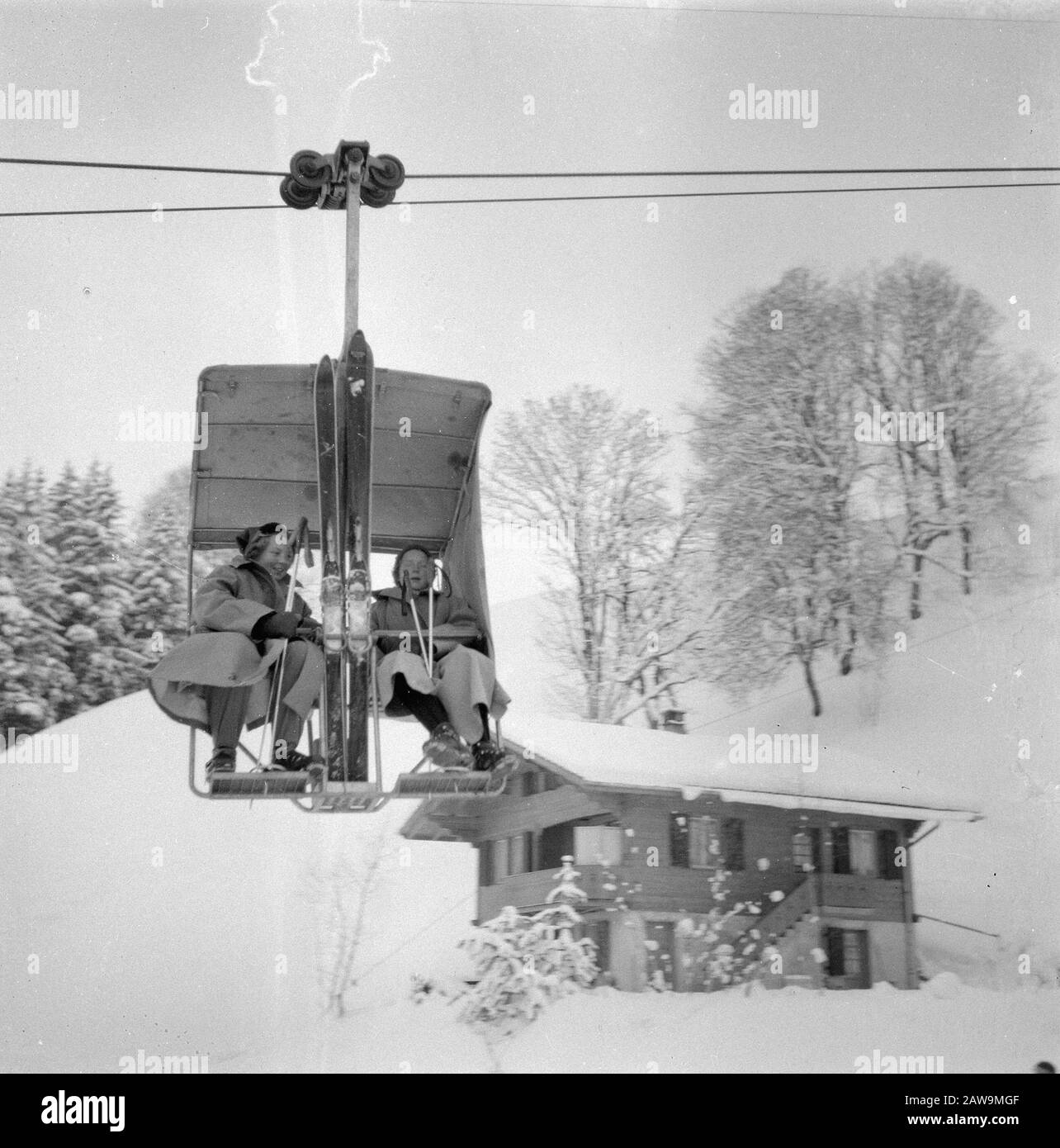 Visita reale a Grindelwald, Princesses in Ski Data: 31 dicembre 1953 posizione: Grindelwald Parole Chiave: Principesse, impianti di risalita Foto Stock