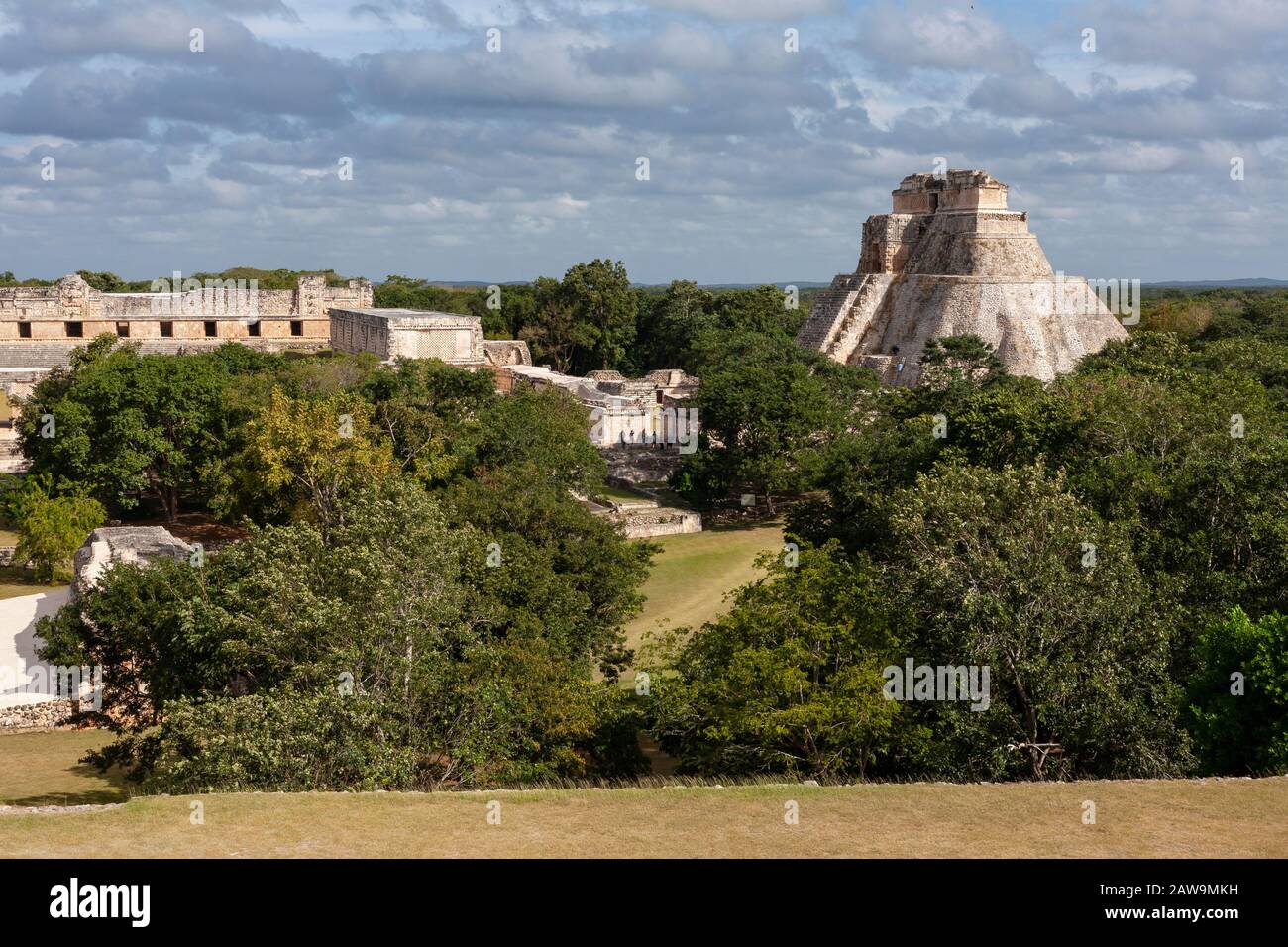 La Piramide del Mago e del Quadrangle Nunnery a Uxmal, Yucatan, Messico. Foto Stock