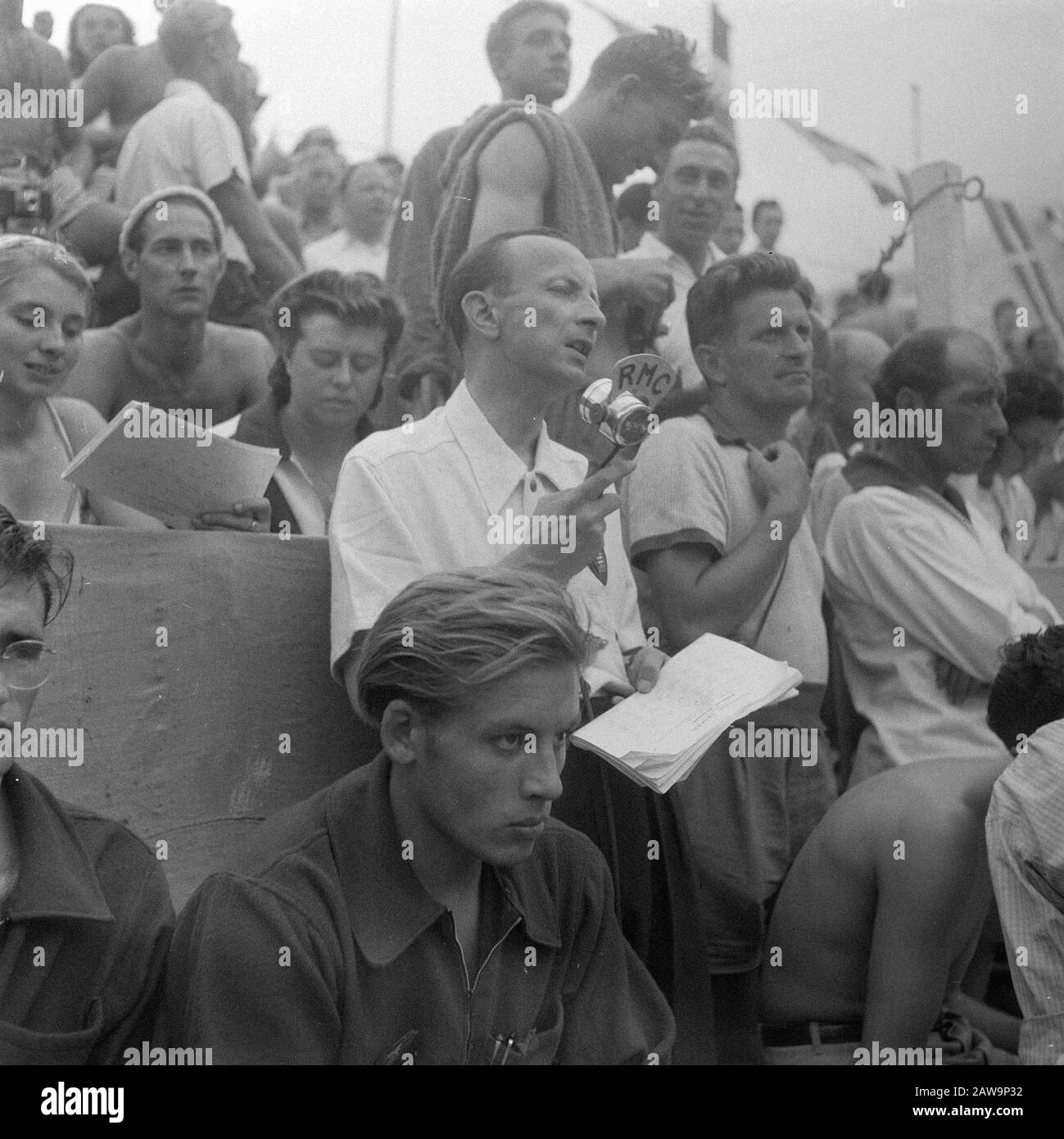 Campionati europei di nuoto in Monaco radio Reporter al pubblico Data: 10 settembre 1947 Località: Monaco Parole Chiave: Nuoto Foto Stock