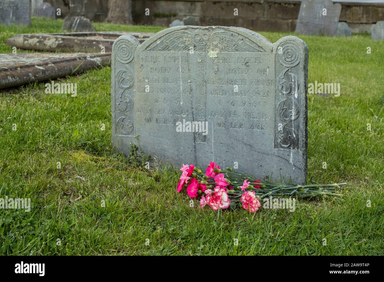 Si tratta di un piccolo cimitero storico risalente al 17th secolo. Situato vicino al Prescott Park, ha molti visitatori soprattutto nei mesi caldi. W Foto Stock