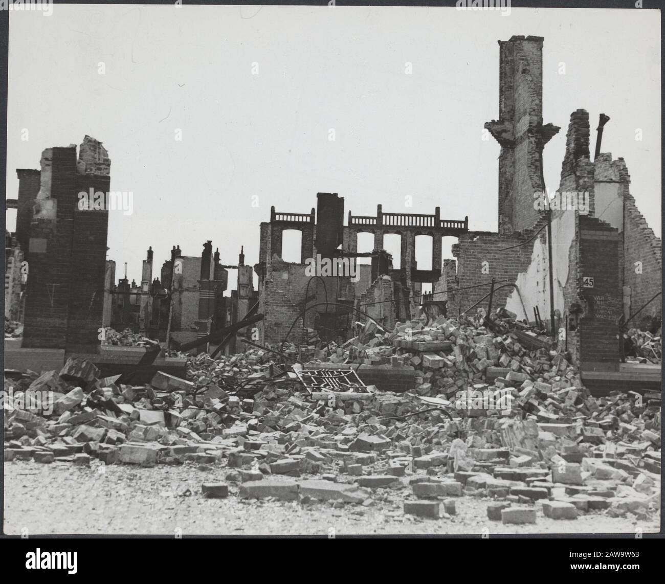 Guerra Paesi Bassi Guerra all'Aia: L'impatto del bombardamento del Bezuidenhout Data: 1 giugno 1945 Località: Bezuidenhout, l'Aia, Olanda del Sud Parole Chiave: Bombe, attacchi aerei, guerra, detriti, distruzione Foto Stock