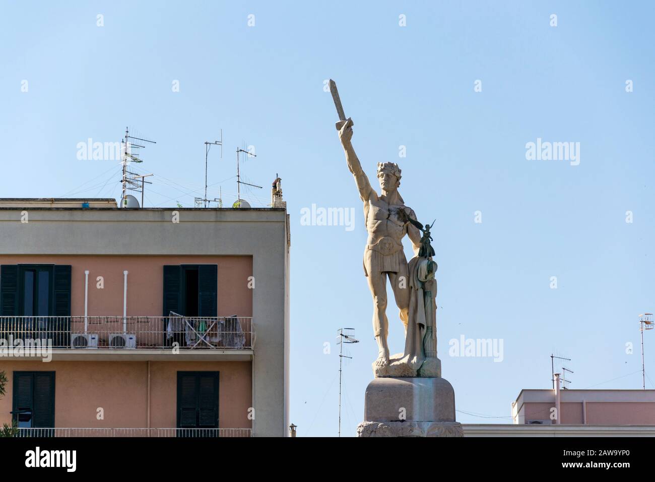 Statua di Vittorio Emanuele II d'Italia, re di Sardegna e italia unita, cielo azzurro Foto Stock