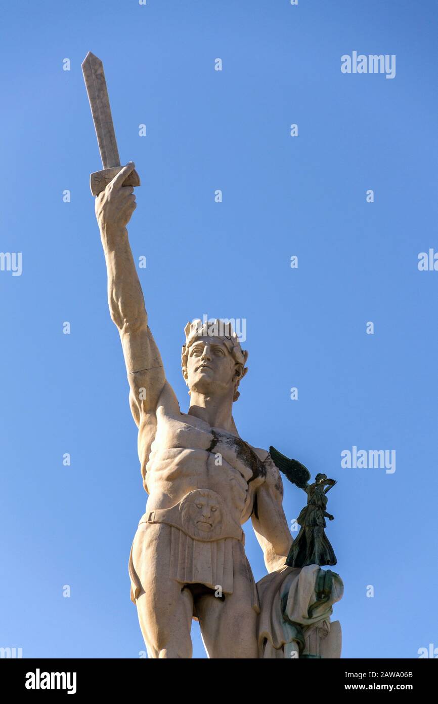 Statua di Vittorio Emanuele II d'Italia, re di Sardegna e italia unita, cielo azzurro Foto Stock