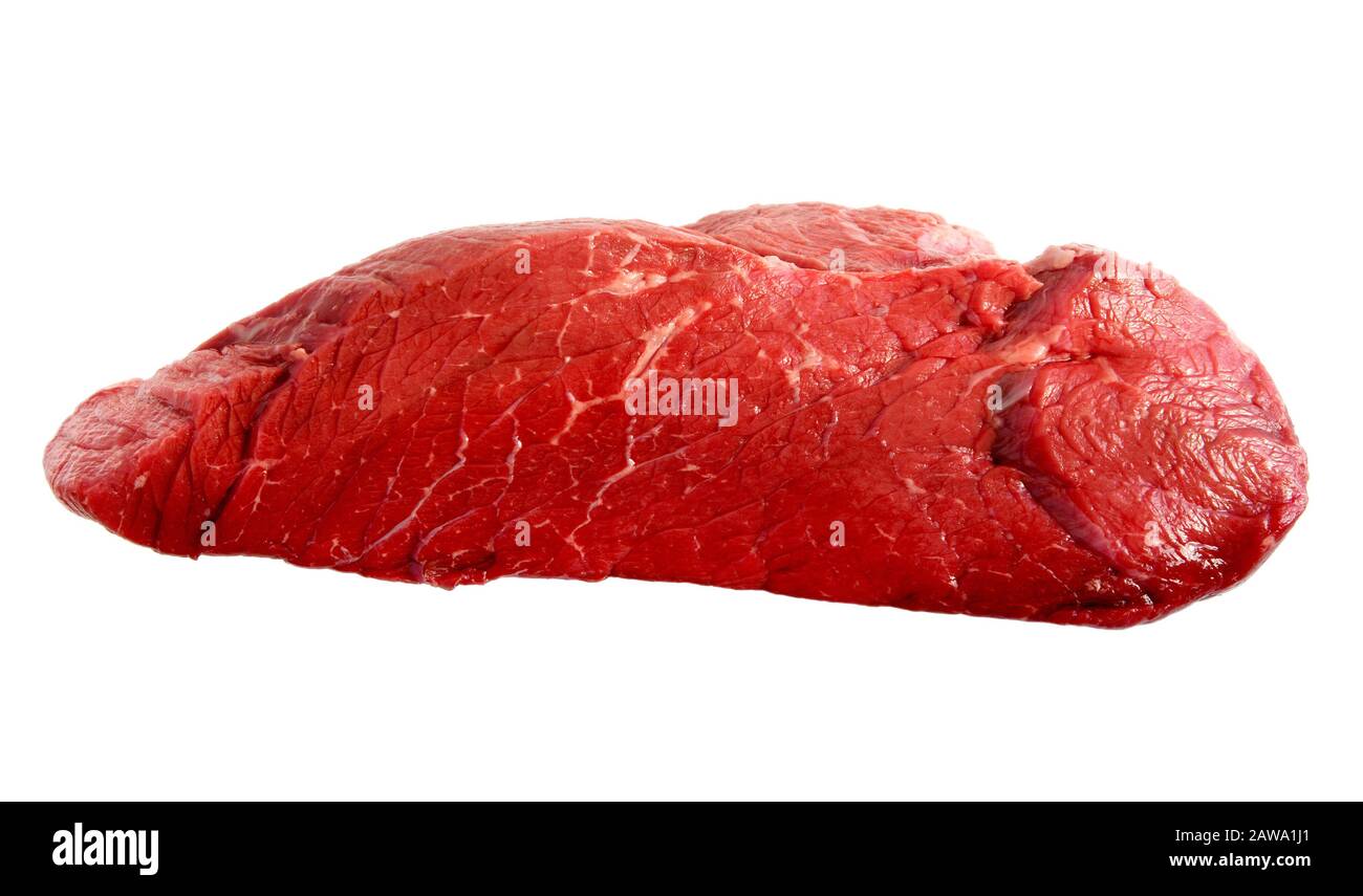 Carne di manzo. Bistecca di manzo fresca cruda isolata su sfondo bianco, vista dall'alto. Carne tagliata. Foto Stock