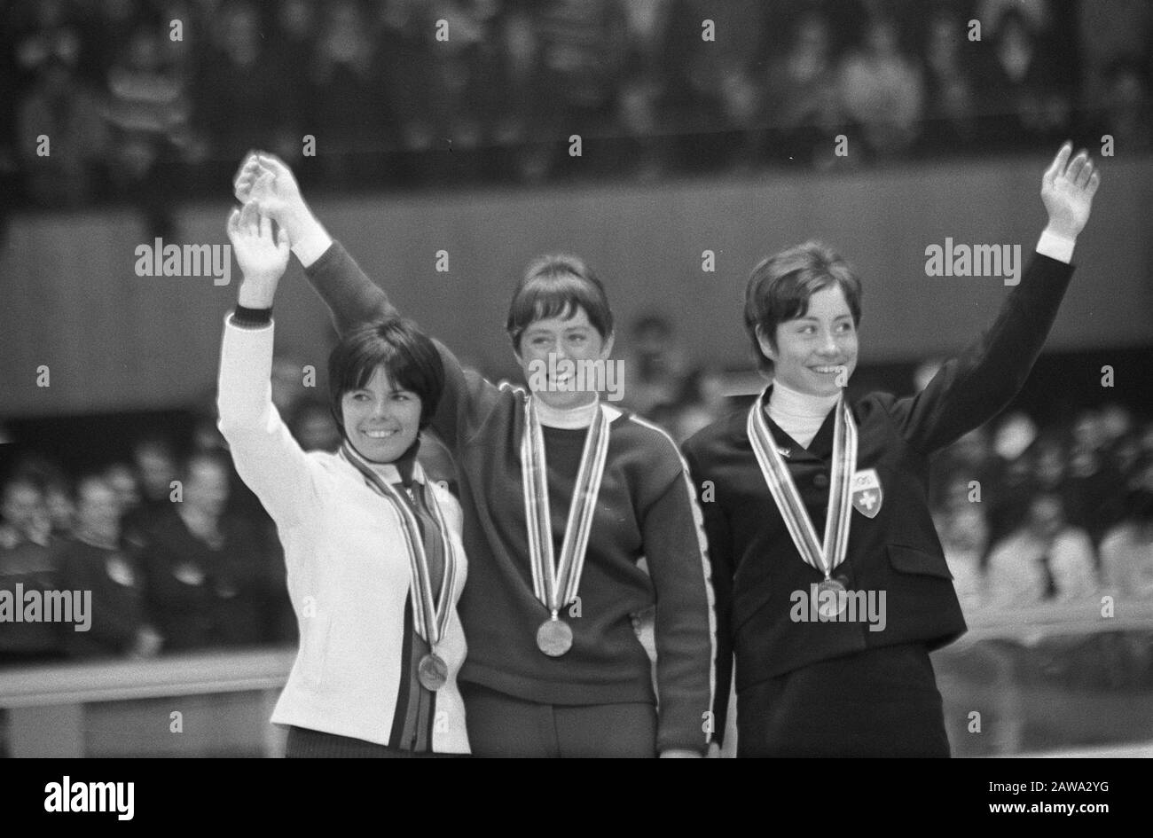 Olimpiadi Grenoble, cerimonia Protocolair slalom gigante Signore (sci), v.l.n.r. Annie Famose (Francia 2), Nancy Green (Canada, 1st), Fernande Bokatay (Svizzera, 3rd) Data: 13 Febbraio 1968 Ubicazione: Francia, Grenoble Parole Chiave: Sci, Sport Nome Persona: Bokatay Fernande, Famose Annie Green Nancy Foto Stock