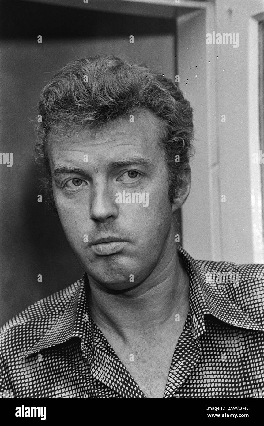 André van Duin e Willy Alberti aprono la Play o Library di Amsterdam aperture, comici, ritratti, André van Duin Data: 1 settembre 1979 posizione: Amsterdam, Noord-Holland Parole Chiave: Comici, buchi, ritratti Persona Nome: Duin, André van Foto Stock