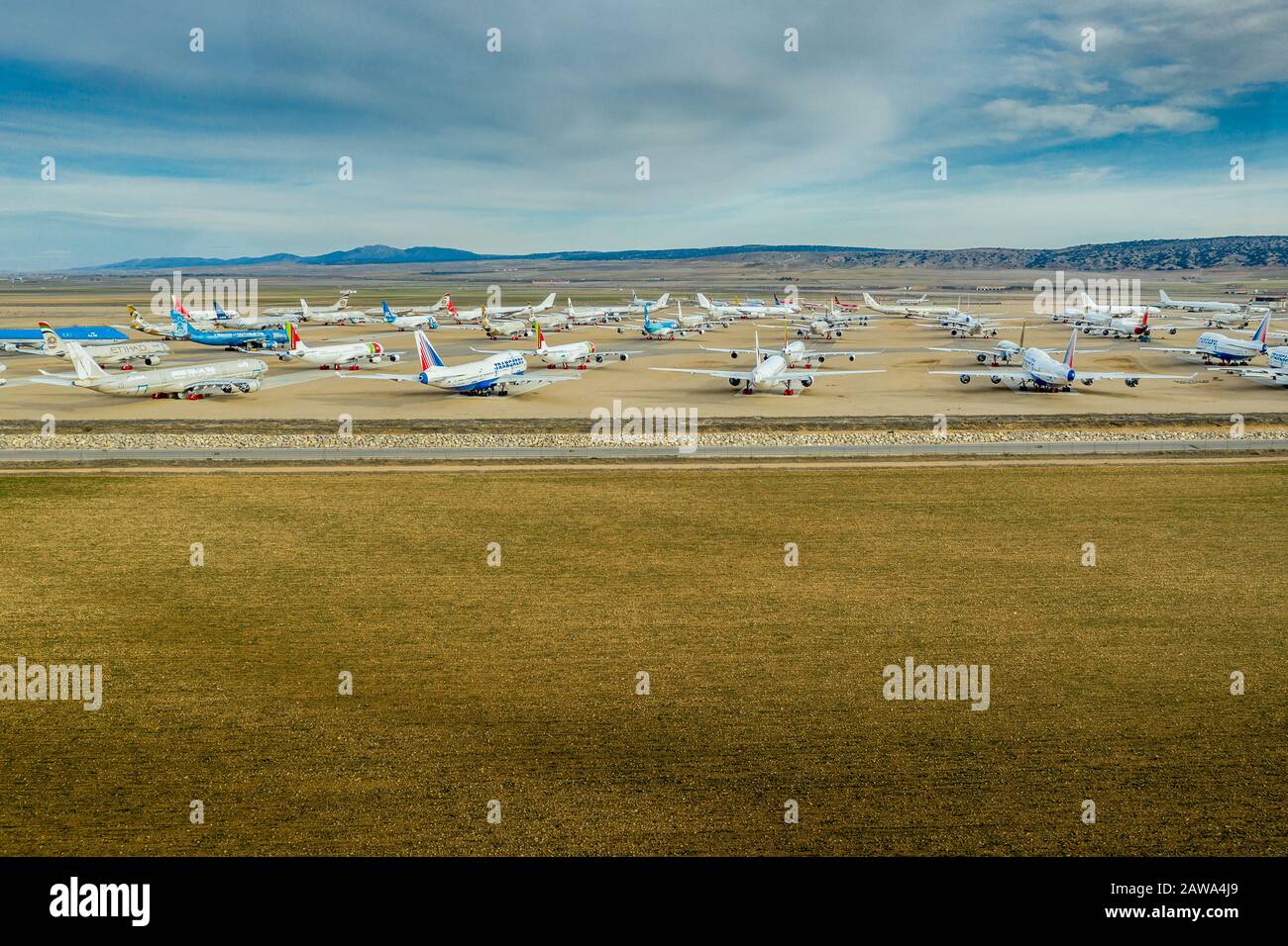 Vista dell'aeroporto non commerciale di Teruel, dove gli aeroplani sono immagazzinati e parcheggiati per lavori di ristrutturazione o manutenzione in Spagna Foto Stock